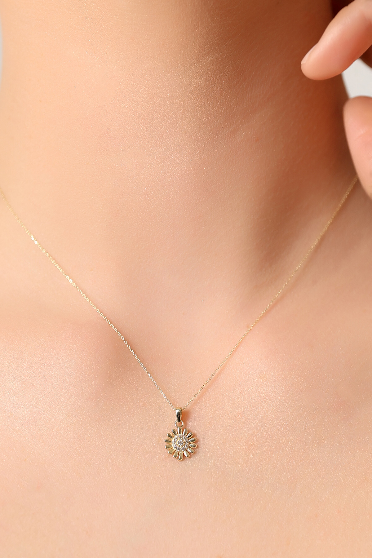 14 Ayar Altın Güneş Kolye