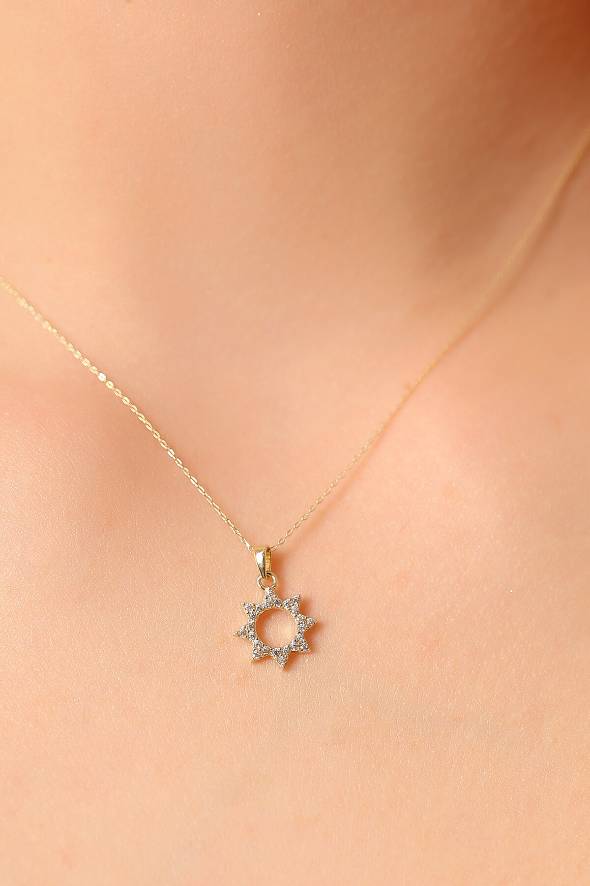 14 Ayar Altın Güneş Kolye