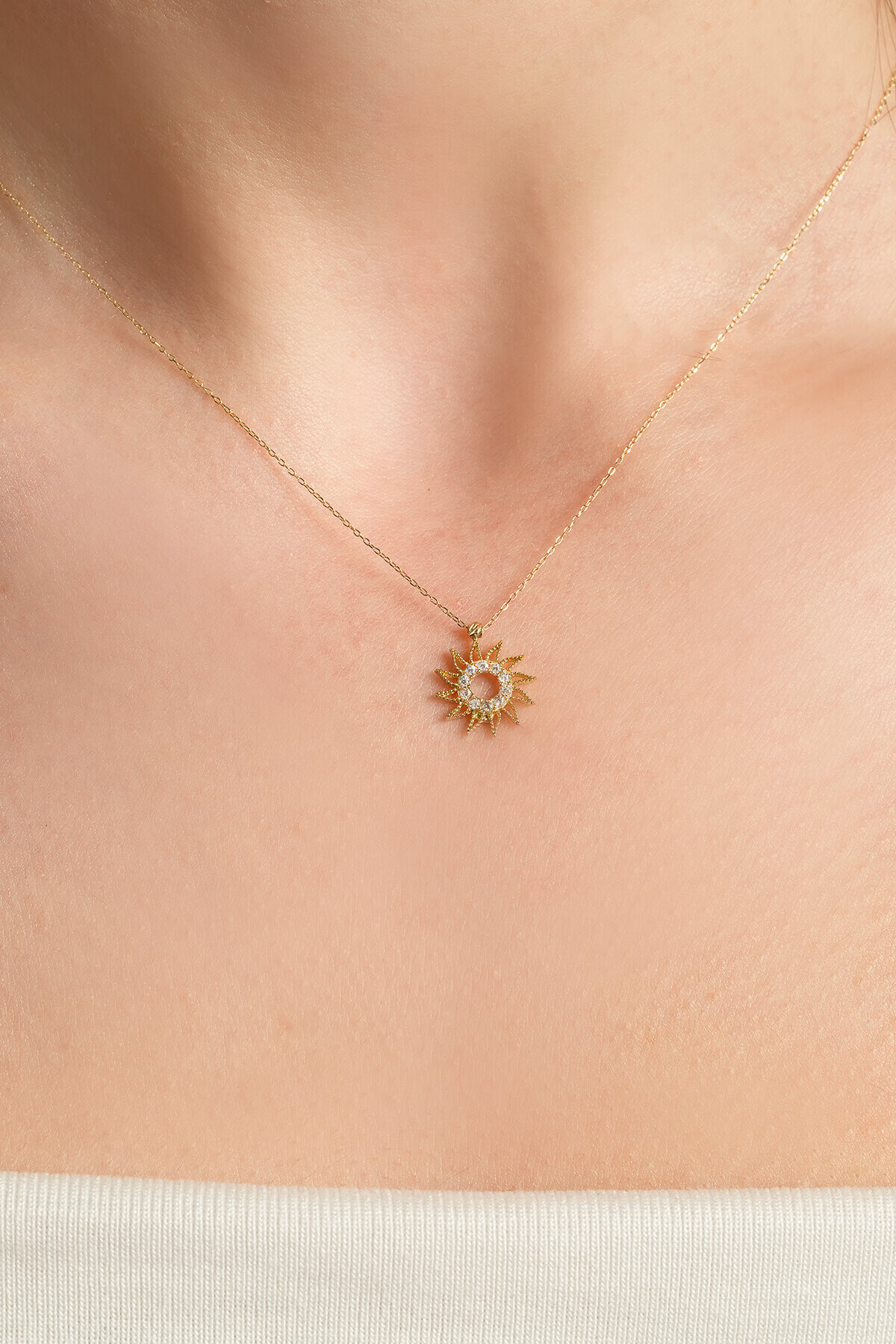 14 Ayar Altın Güneş Kolye