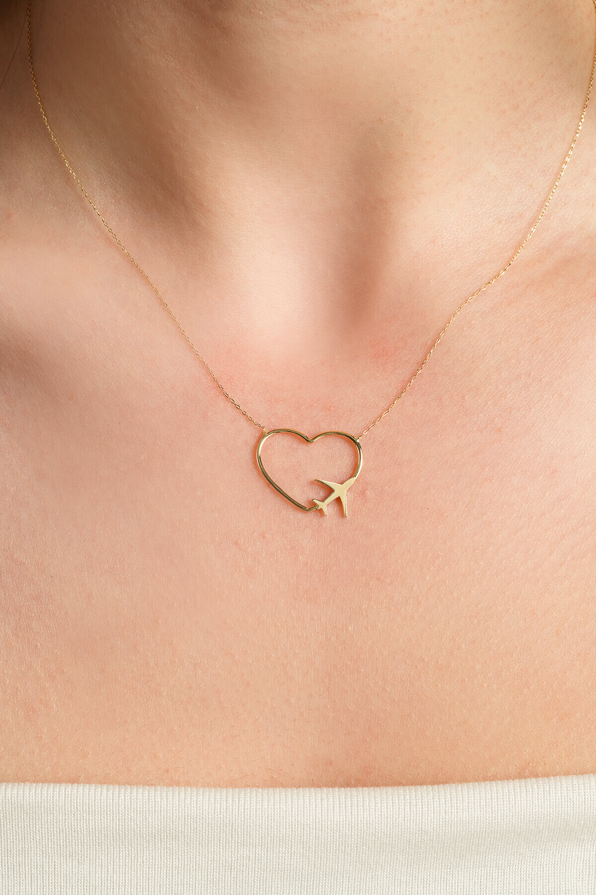 14 Ayar Altın Kalpli Uçak Kolye