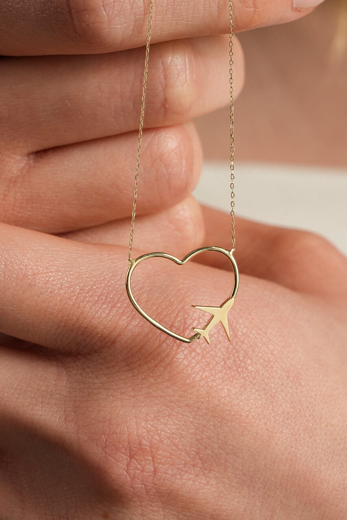 14 Ayar Altın Kalpli Uçak Kolye