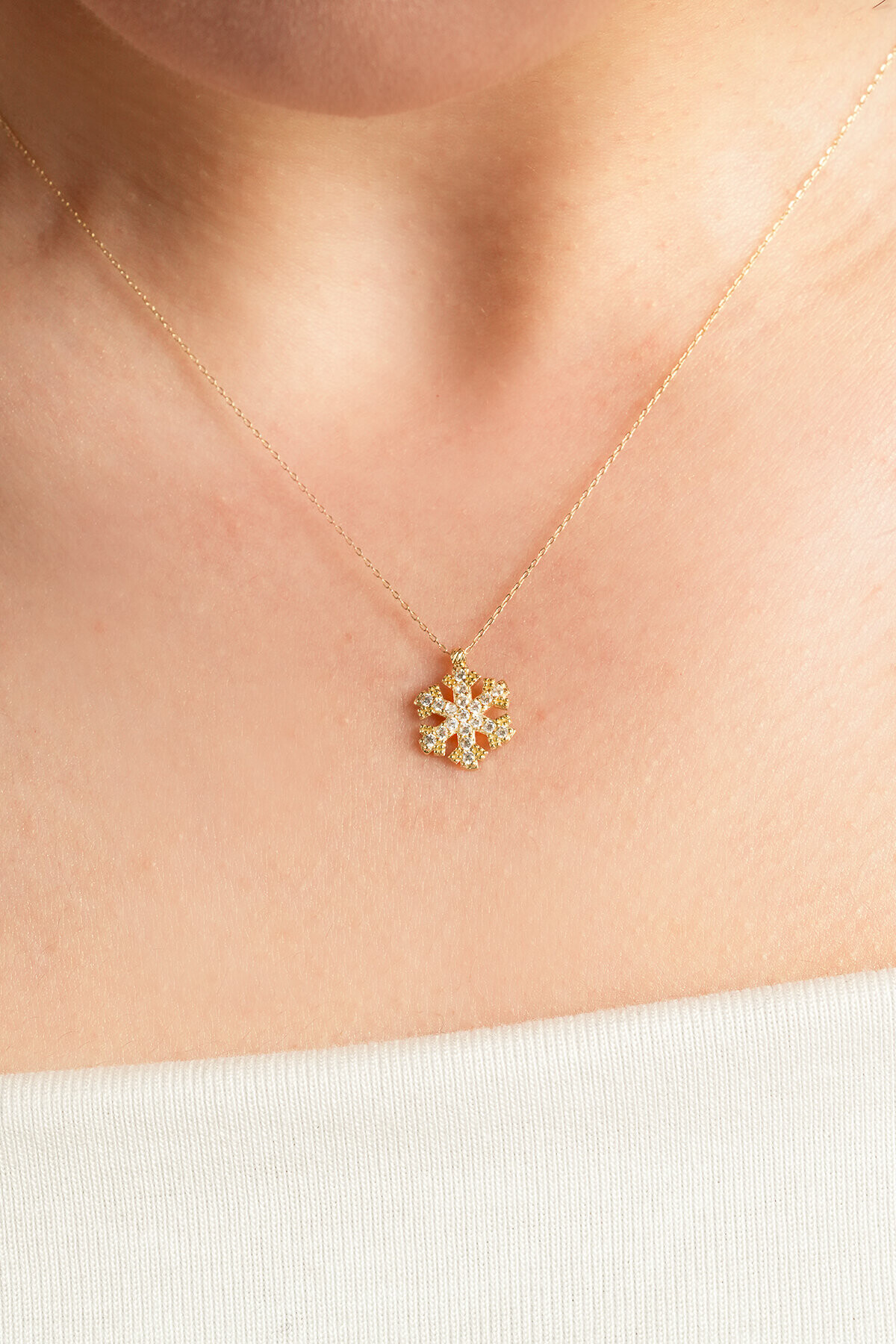 14 Ayar Altın Kar Tanesi Kolye