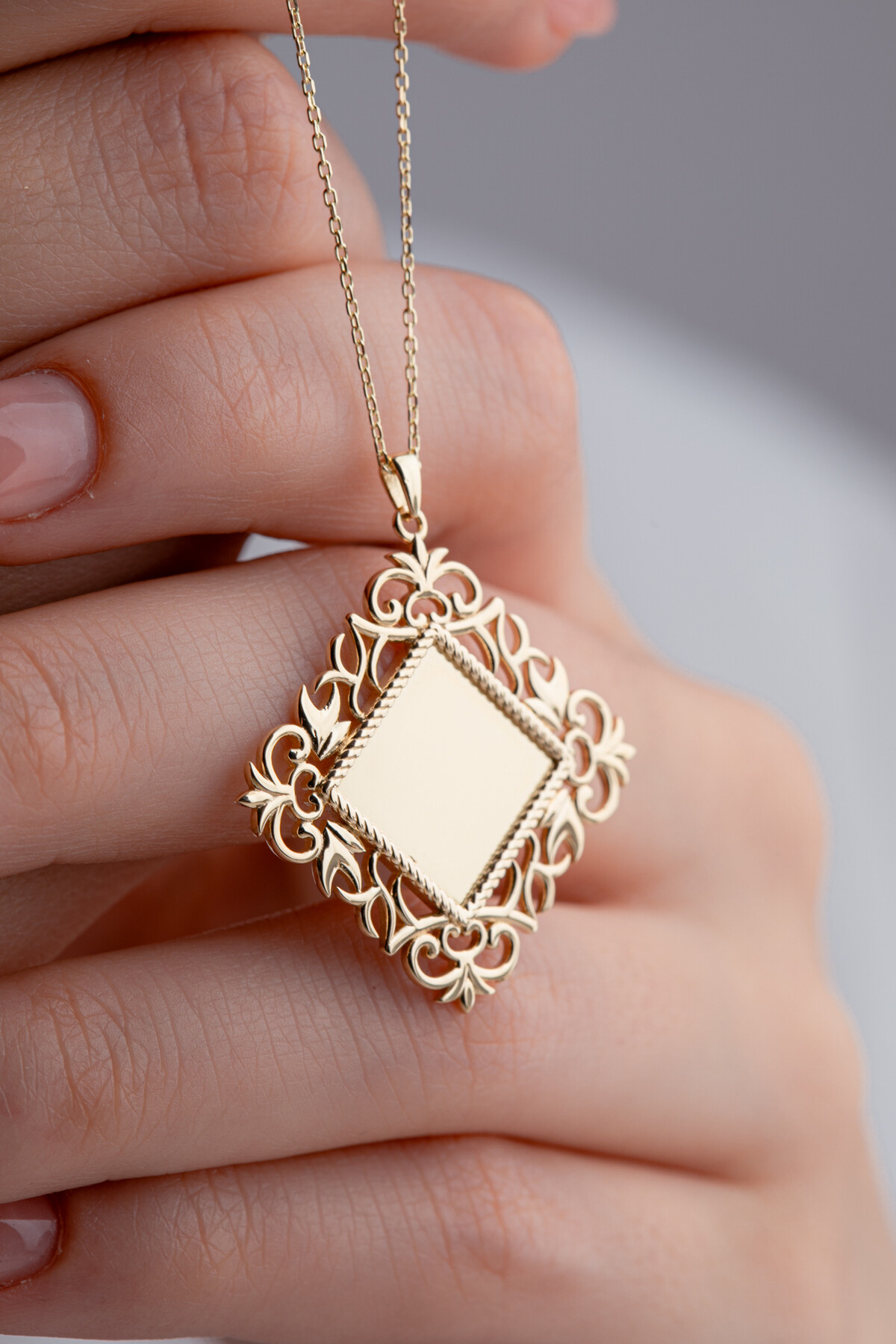 14 Ayar Altın Kare Ayna Kolye