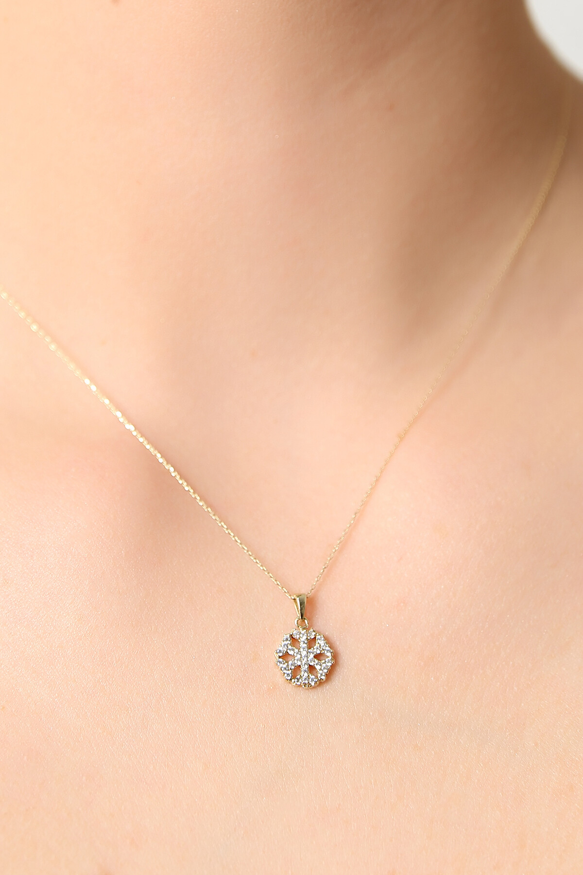 14 Ayar Altın Kartanesi Kolye