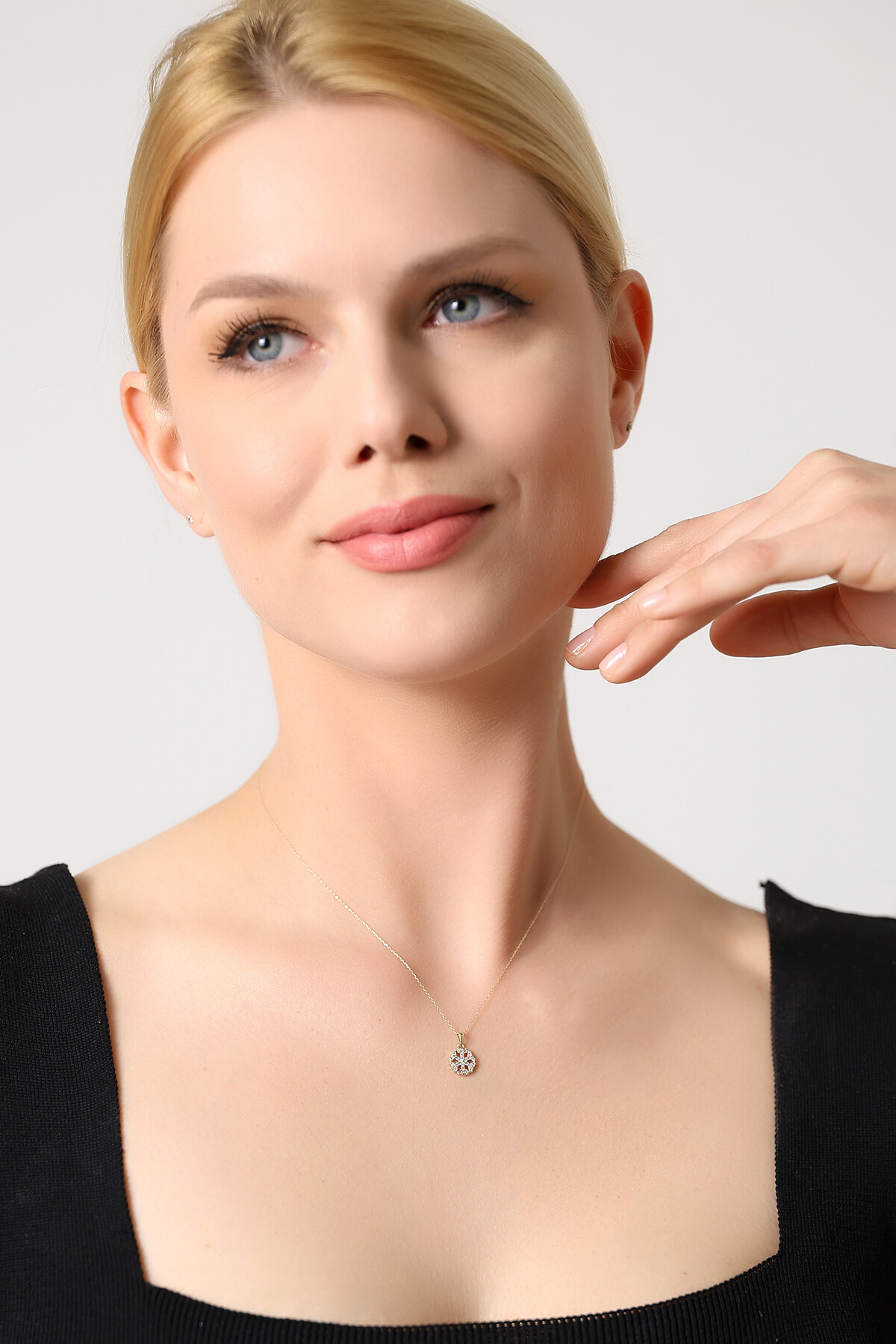 14 Ayar Altın Kartanesi Kolye