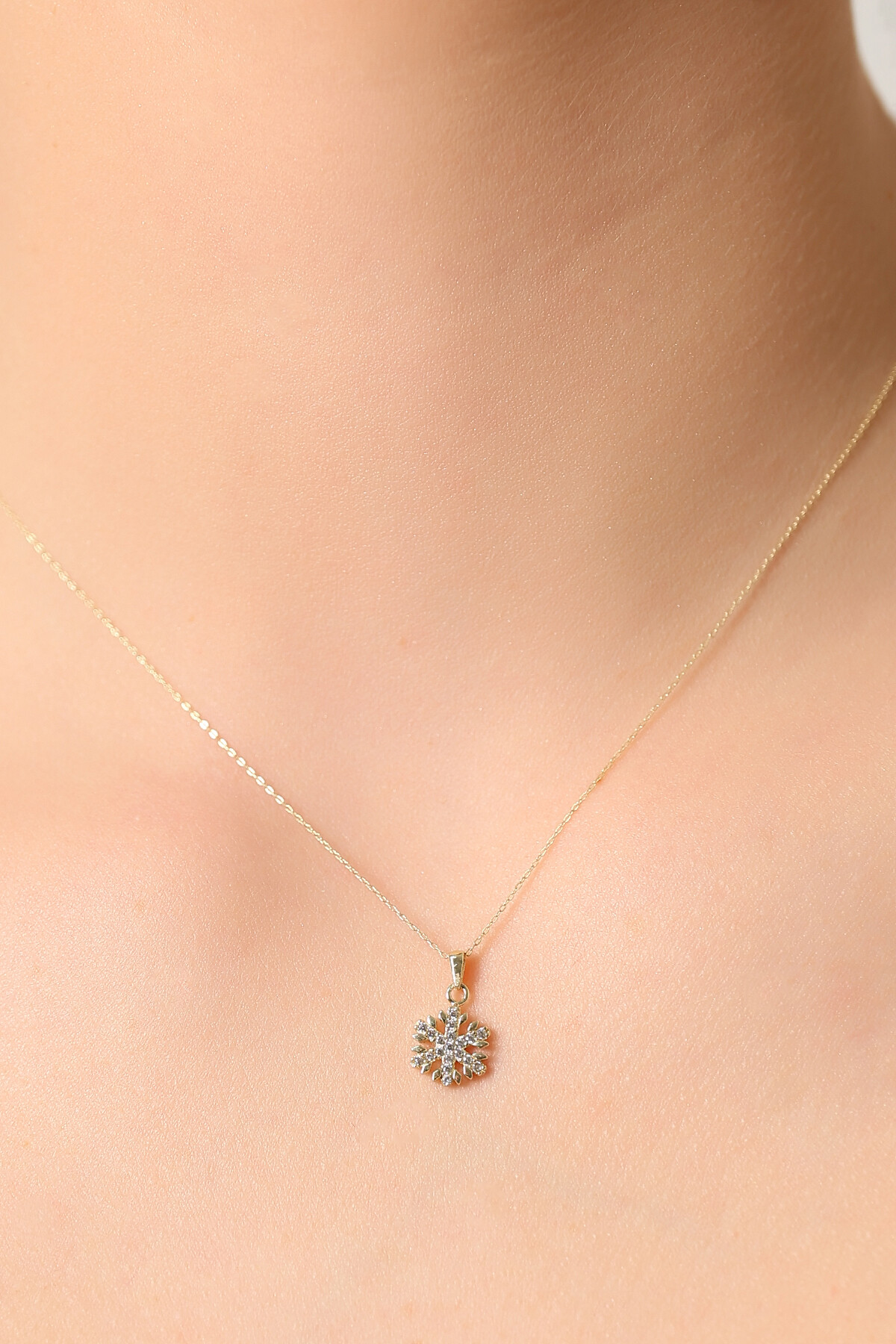 14 Ayar Altın Kartanesi Kolye