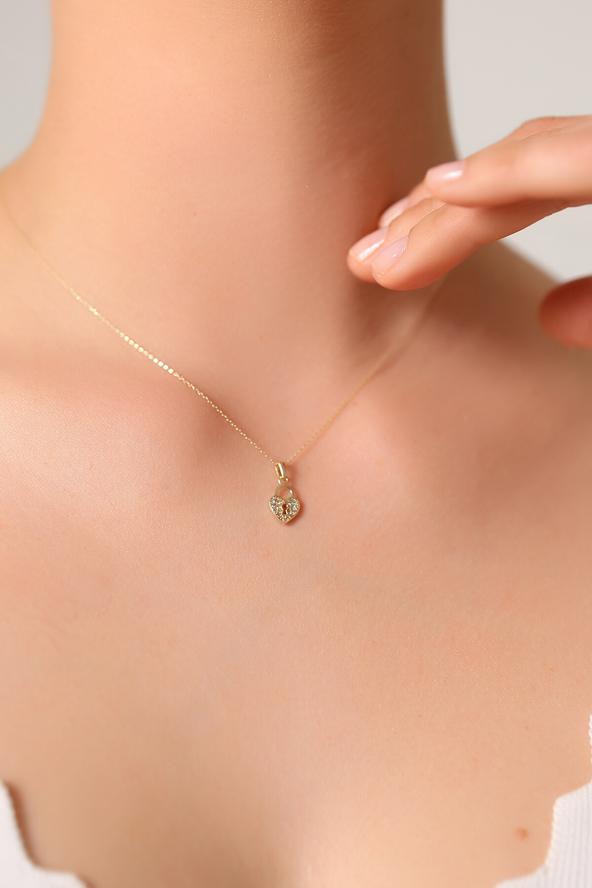 14 Ayar Altın Kilit Kalp Kolye