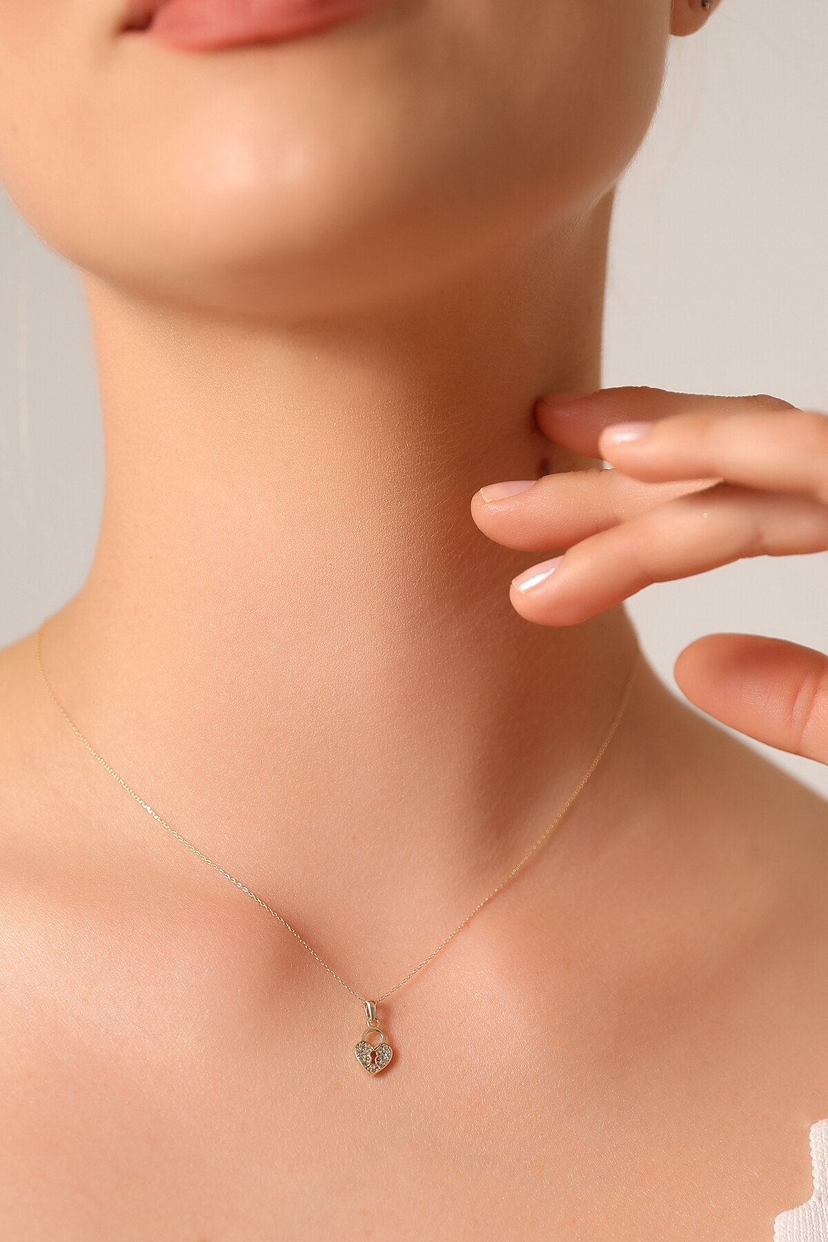 14 Ayar Altın Kilit Kalp Kolye