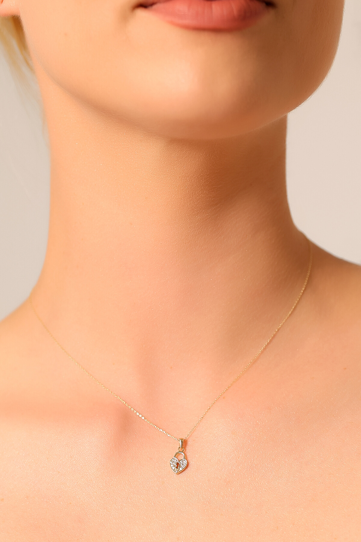 14 Ayar Altın Kilit Kalp Kolye