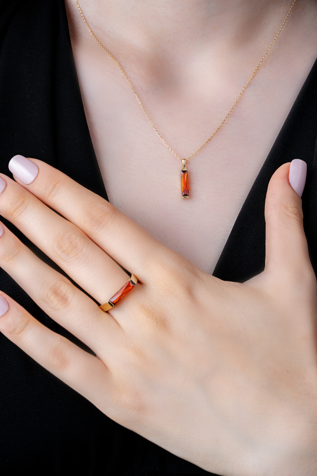 14 Ayar Altın Kırmızı Taş Çubuk Kolye