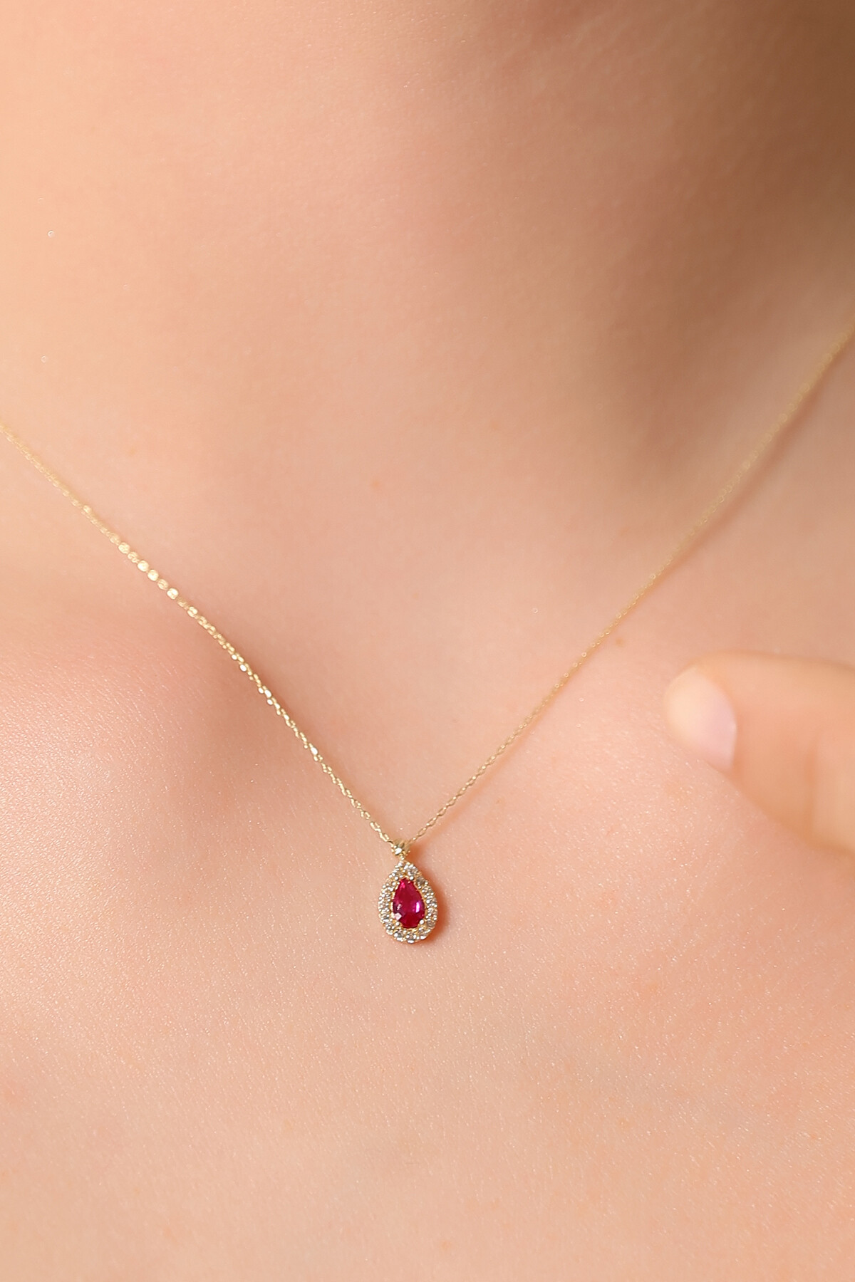 14 Ayar Altın Kırmızı Taş Damla Kolye