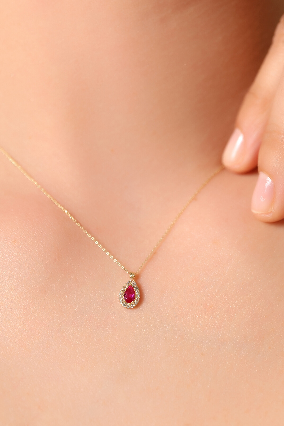 14 Ayar Altın Kırmızı Taş Damla Kolye
