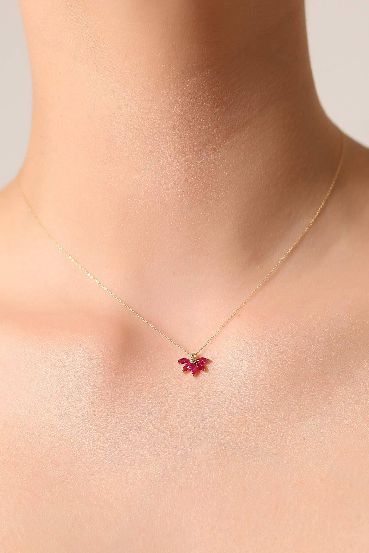 14 Ayar Altın Kırmızı Taş Kolye