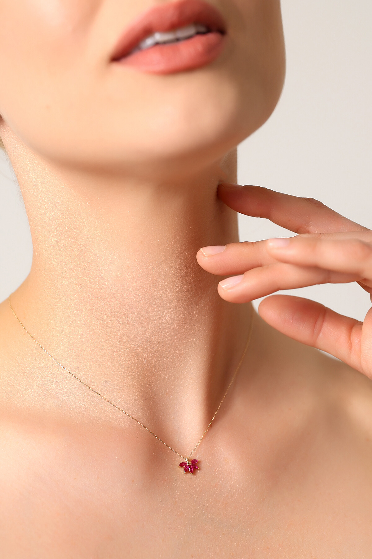 14 Ayar Altın Kırmızı Taş Kolye