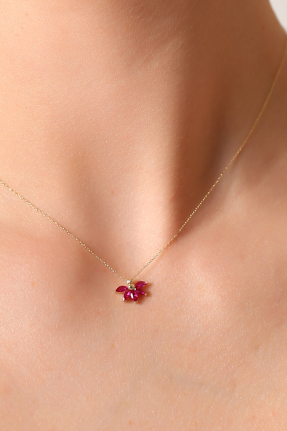 14 Ayar Altın Kırmızı Taş Kolye