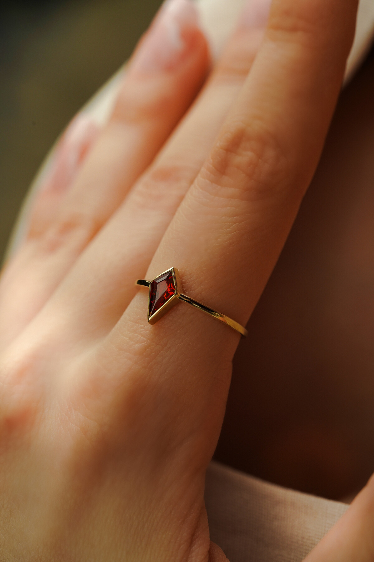 14 Ayar Altın Kırmızı Taşlı Vintage Yüzük