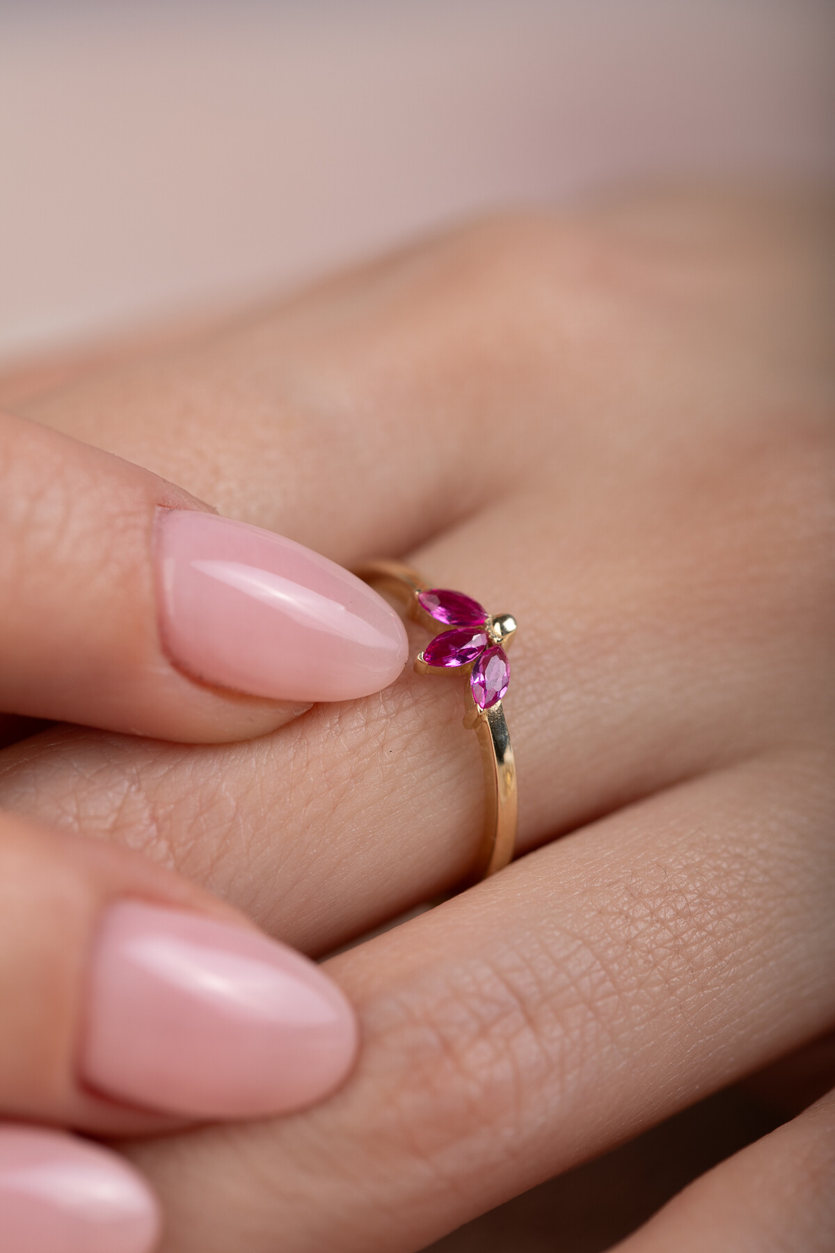 14 Ayar Altın Kırmızı Taşlı Yüzük