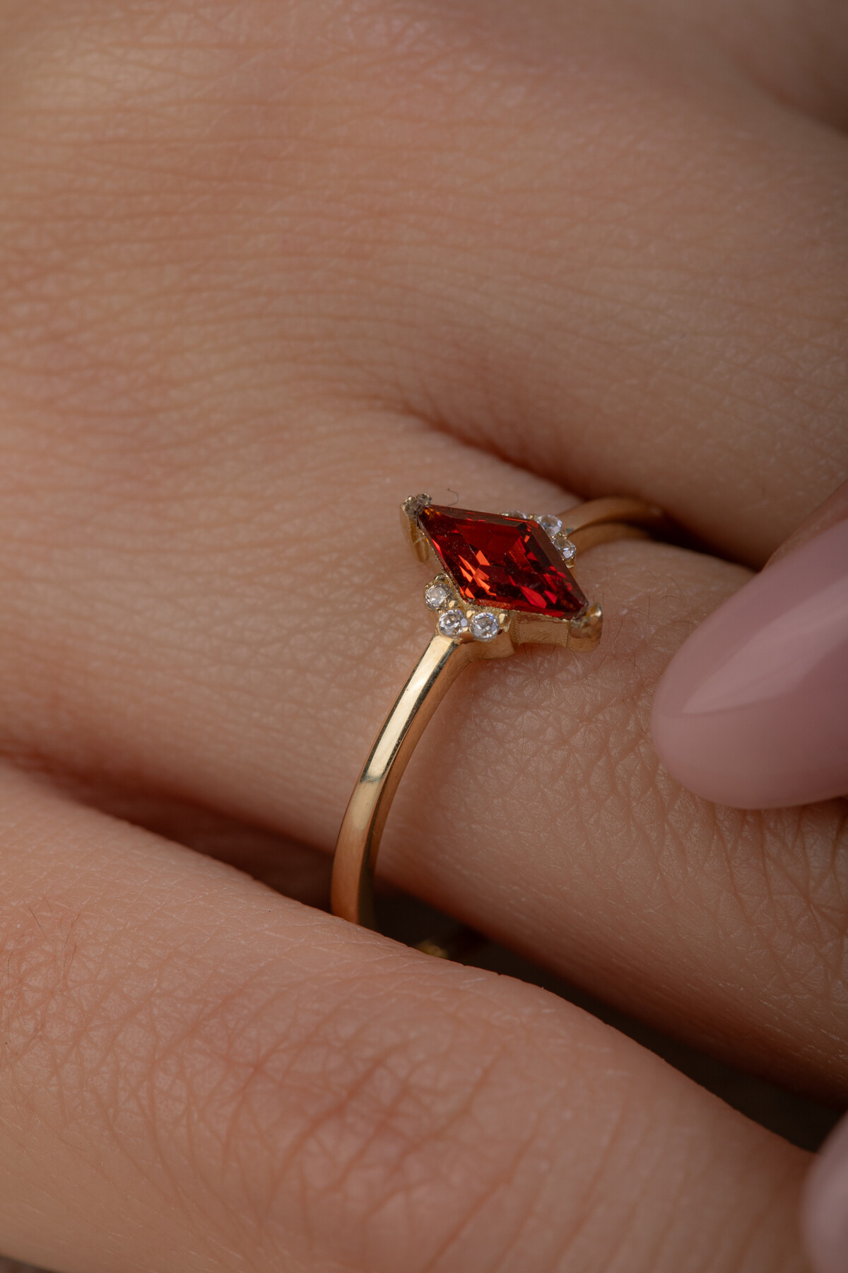 14 Ayar Altın Kırmızı Taşlı Yüzük