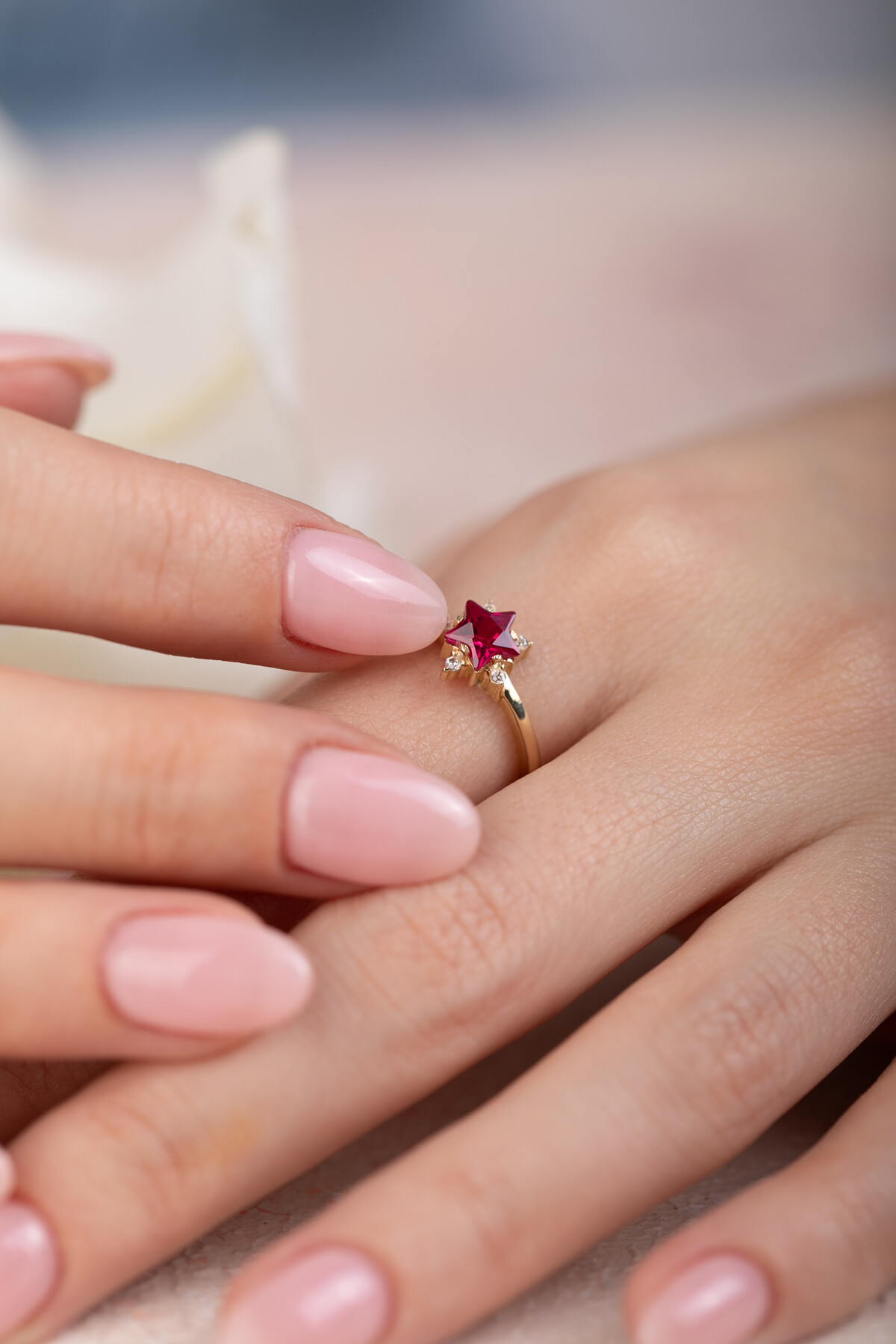 14 Ayar Altın Kırmızı Taşlı Yüzük