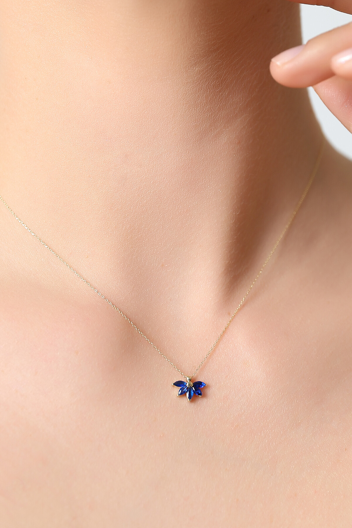 14 Ayar Altın Lacivert Taş Kolye