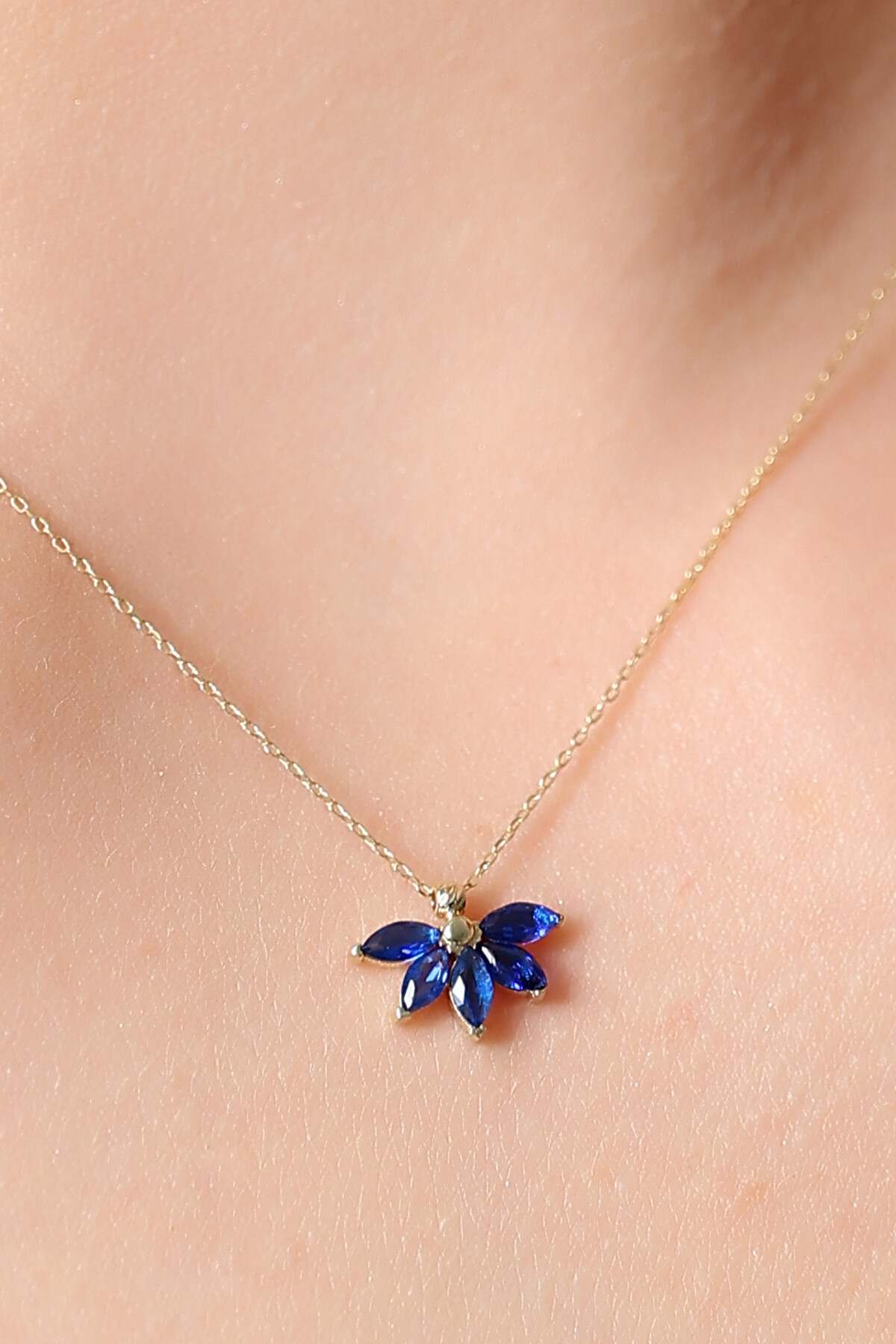 14 Ayar Altın Lacivert Taş Kolye