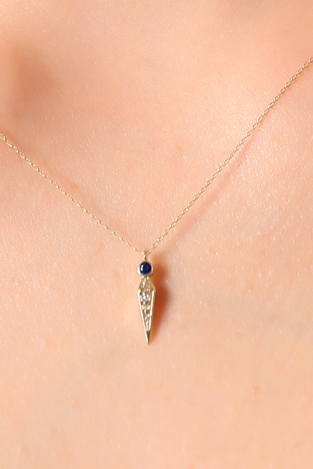 14 Ayar Altın Lacivert Taş Sivri Uç Kolye