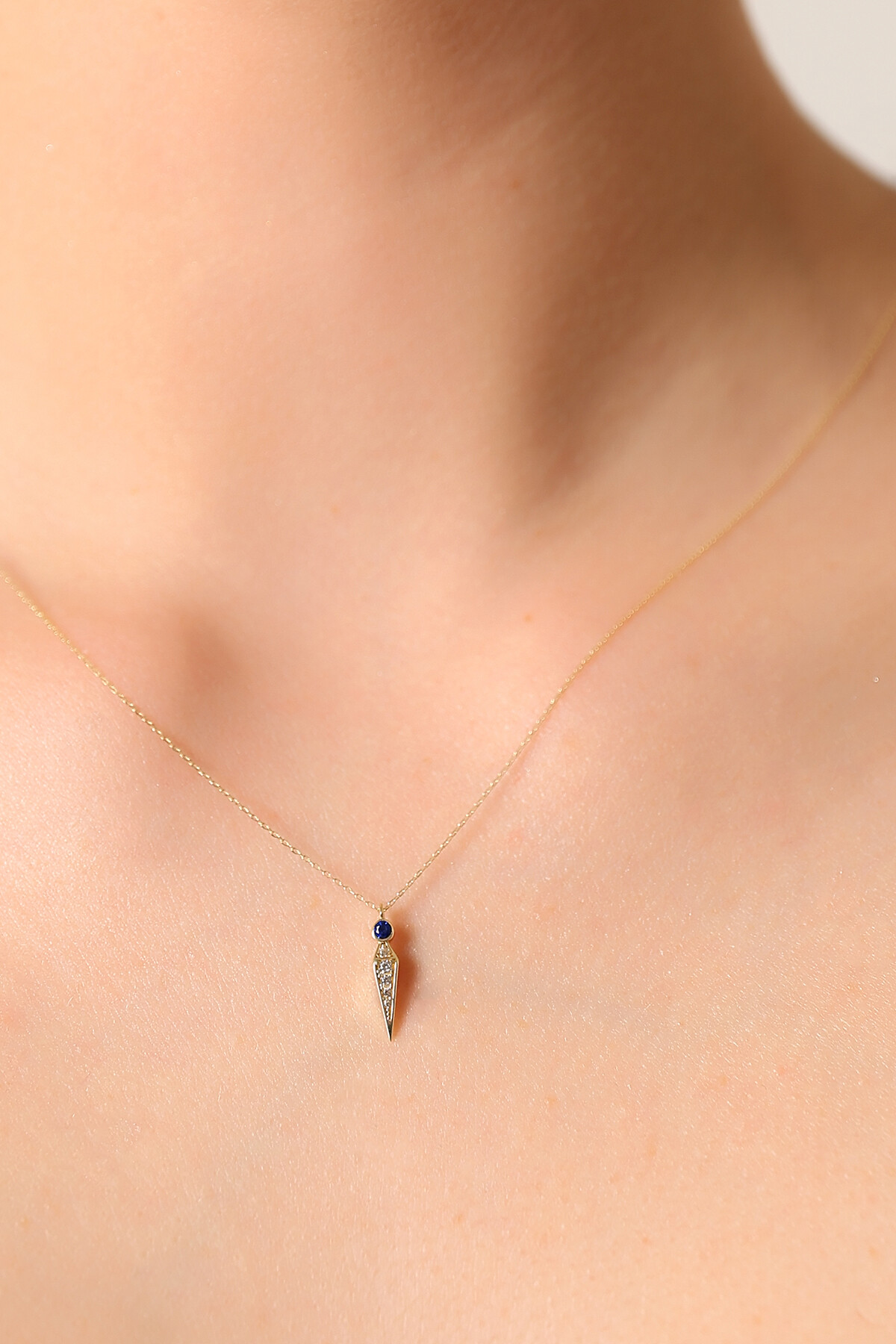 14 Ayar Altın Lacivert Taş Sivri Uç Kolye