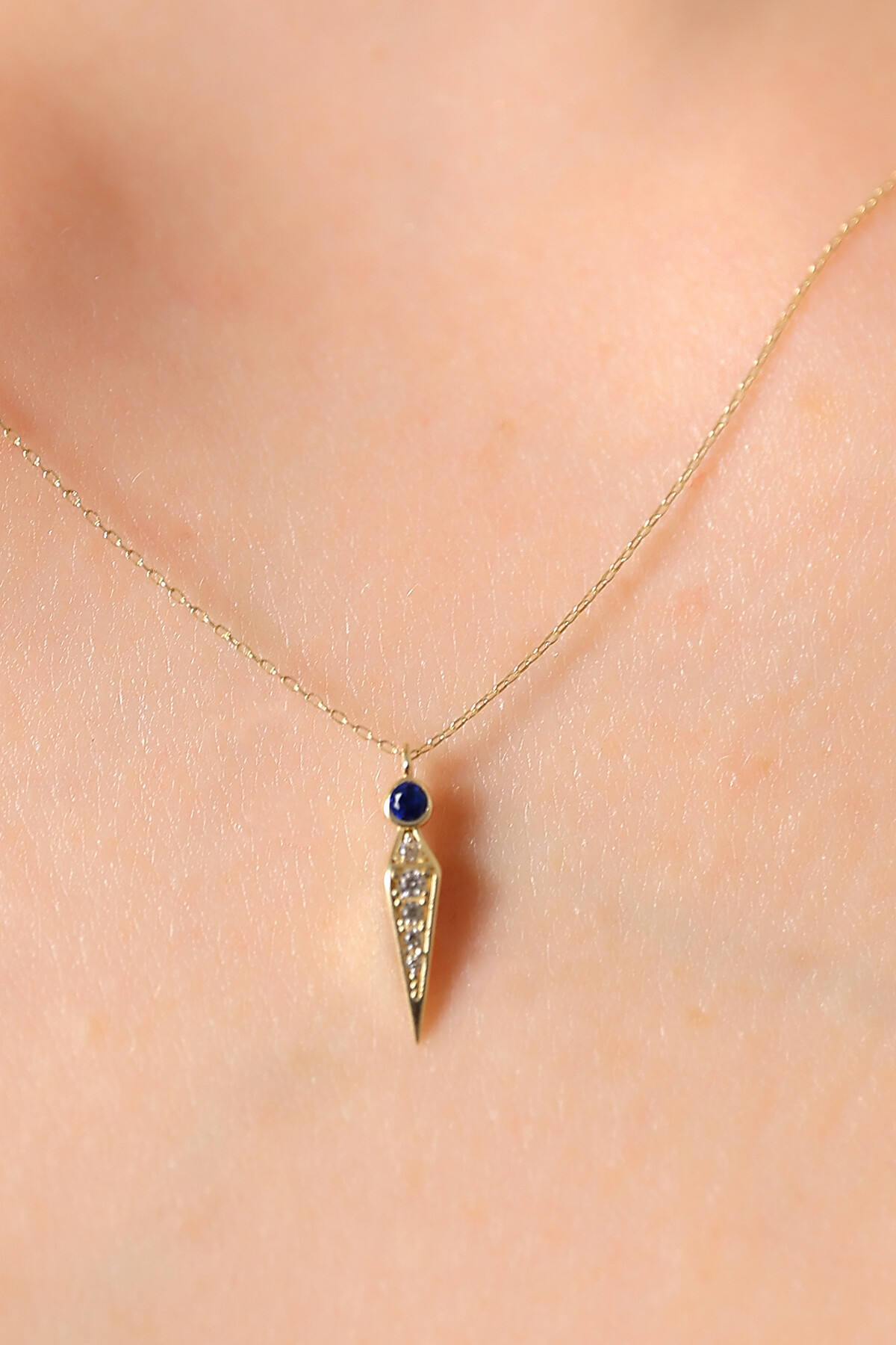 14 Ayar Altın Lacivert Taş Sivri Uç Kolye