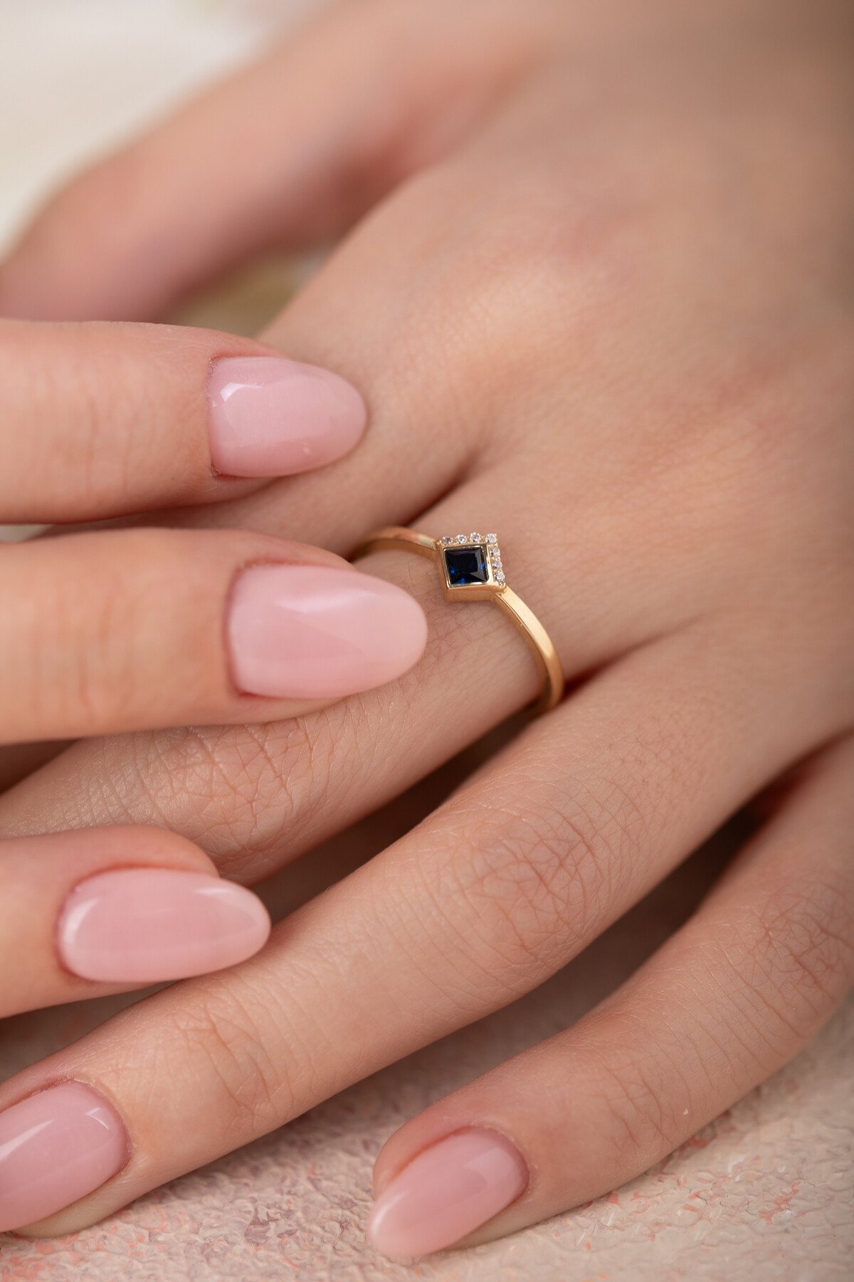 14 Ayar Altın Lacivert Taşlı Yüzük