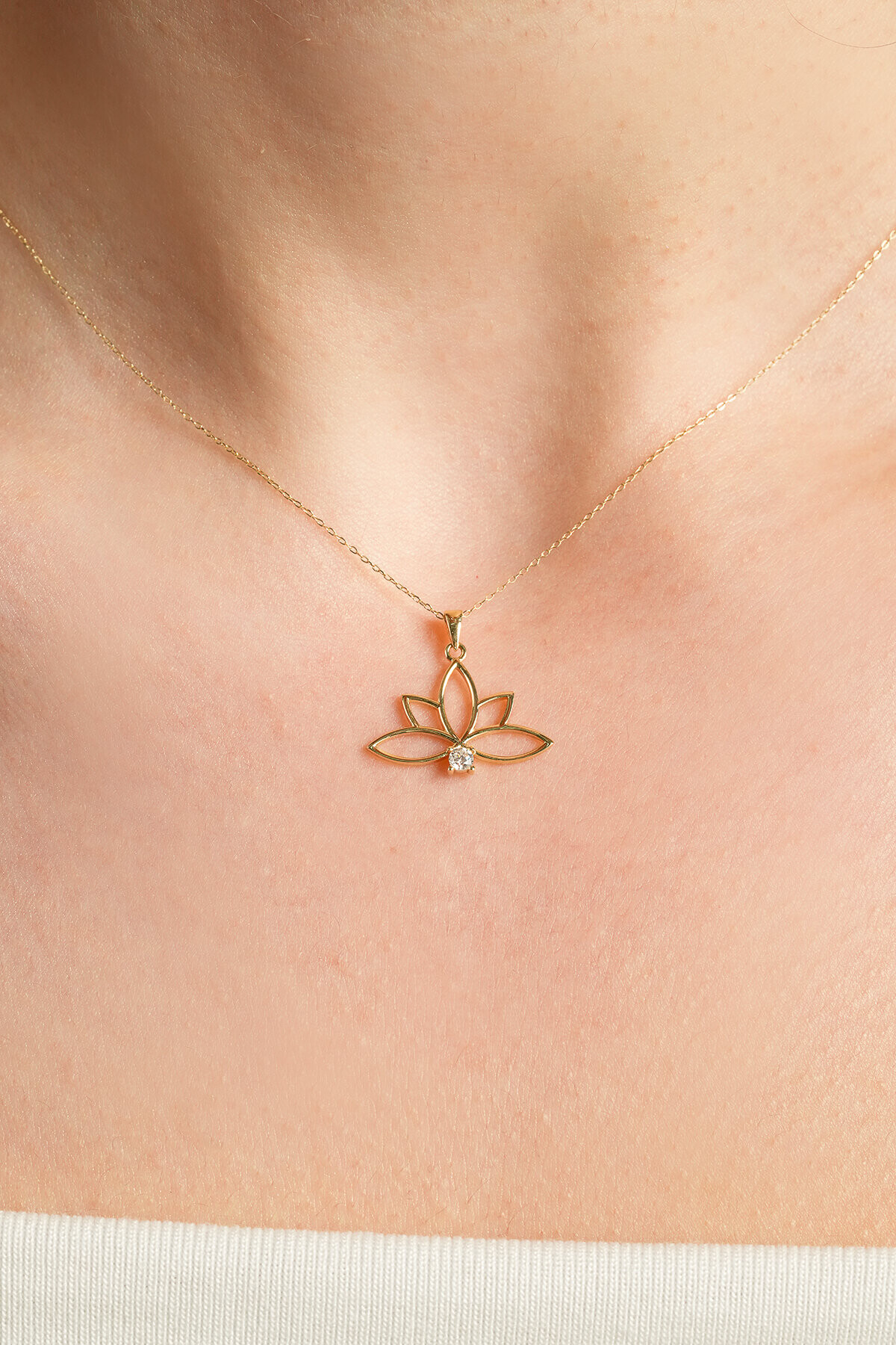14 Ayar Altın Lotus Kolye