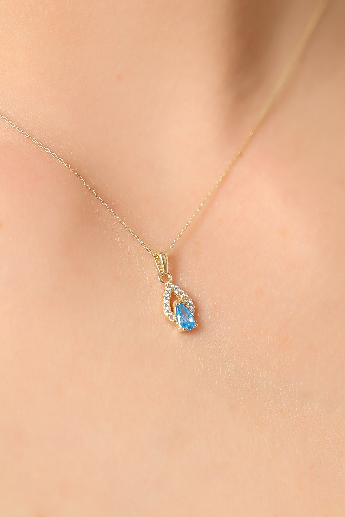 14 Ayar Altın Mavi Taşlı Damla Kolye