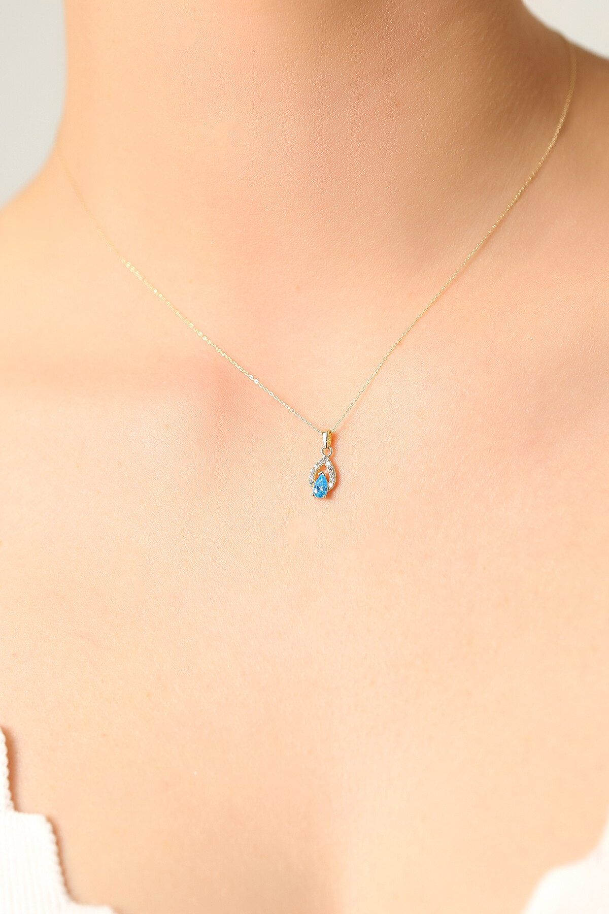 14 Ayar Altın Mavi Taşlı Damla Kolye