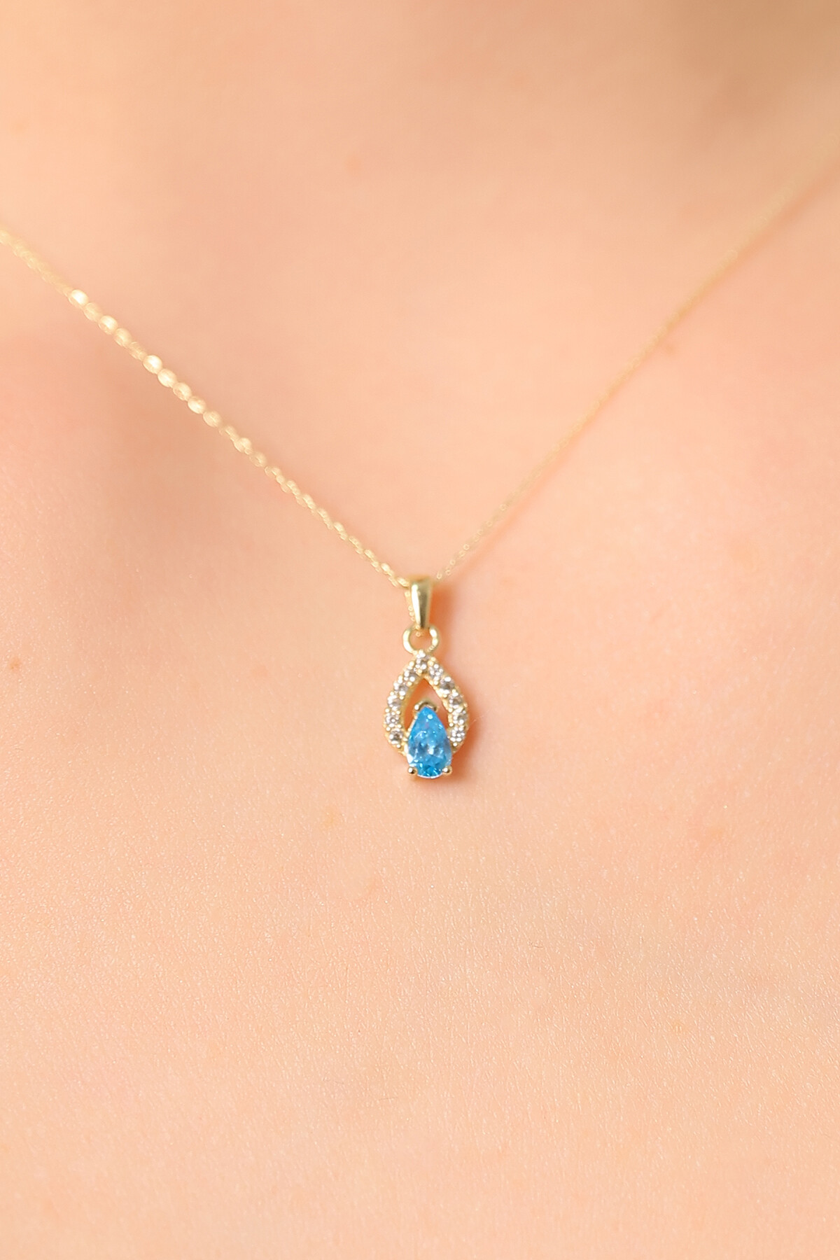 14 Ayar Altın Mavi Taşlı Damla Kolye