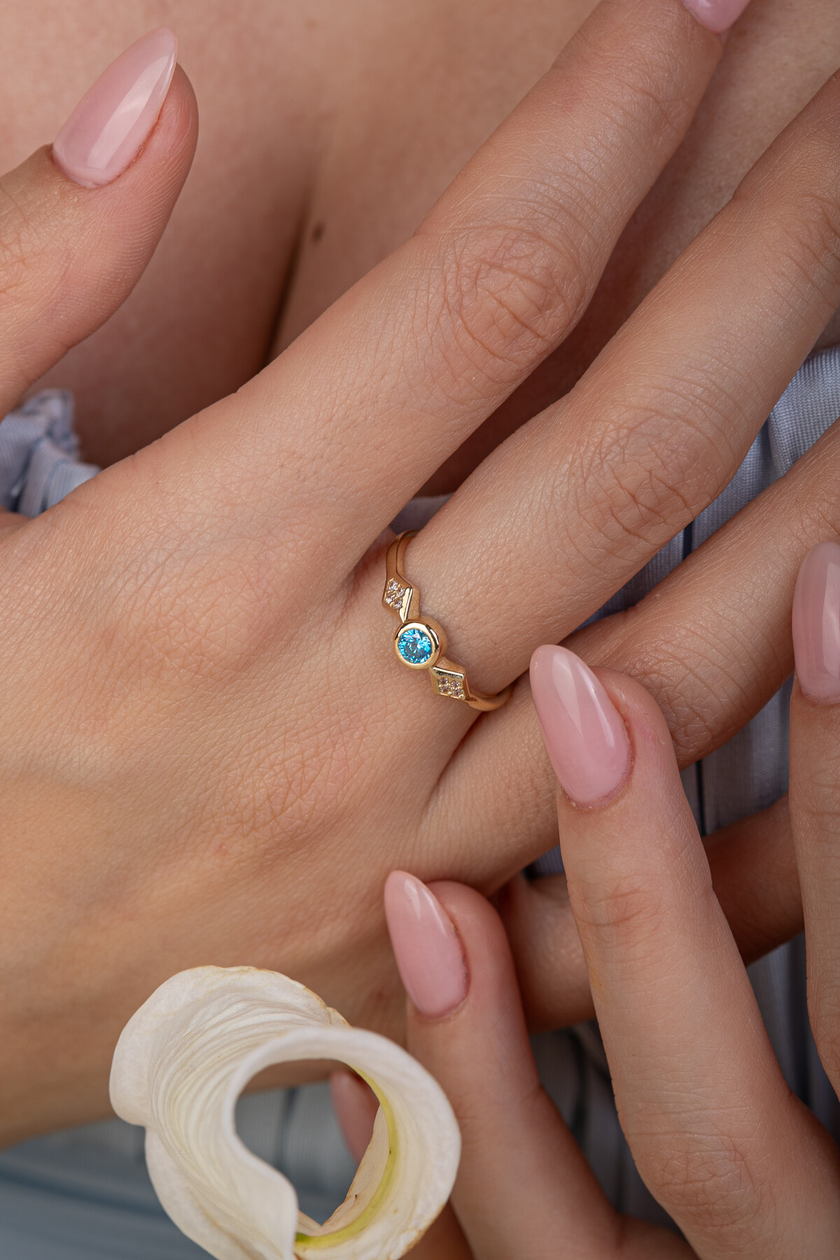 14 Ayar Altın Mavi Taşlı Yüzük