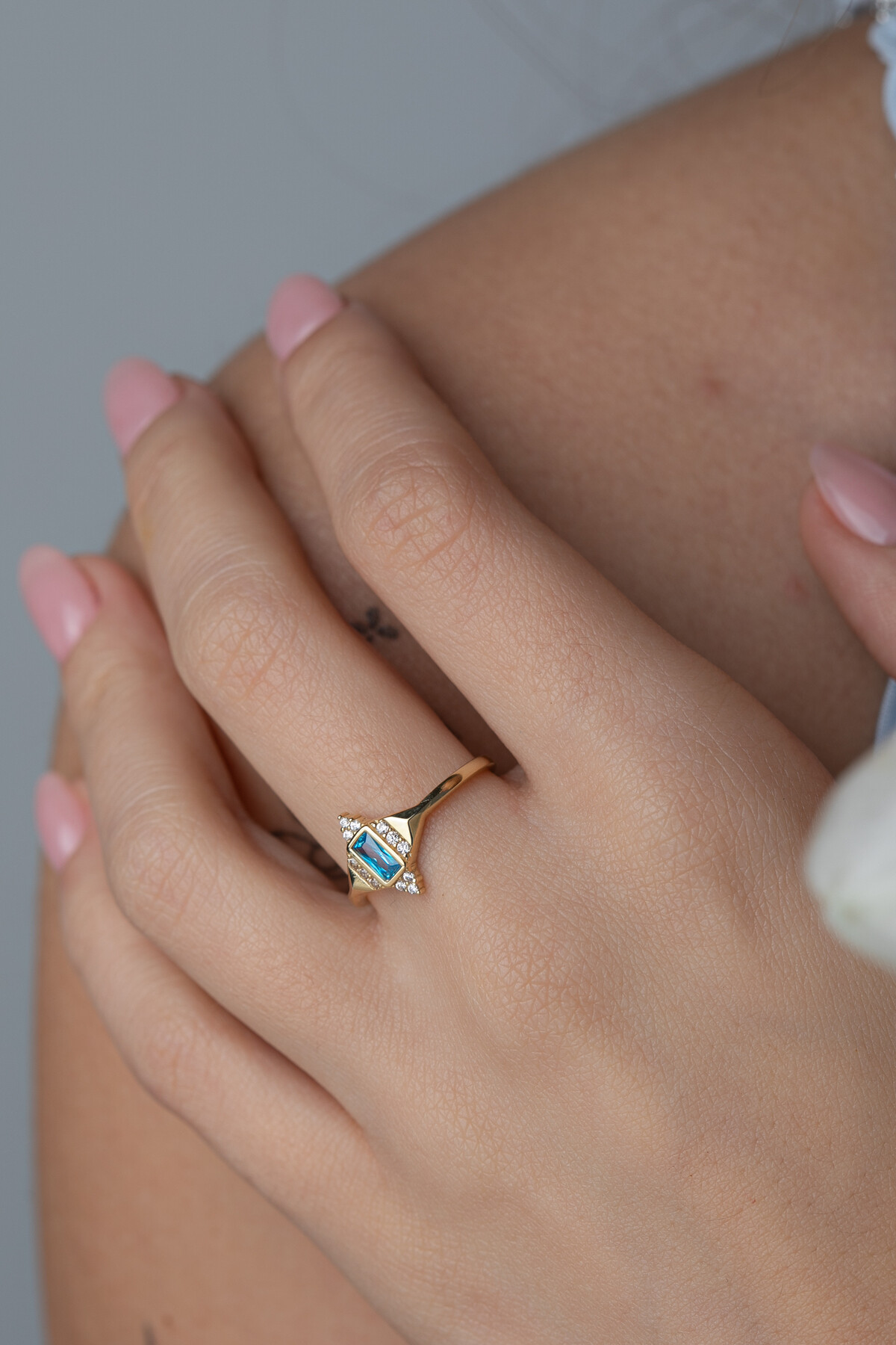 14 Ayar Altın Mavi Taşlı Yüzük