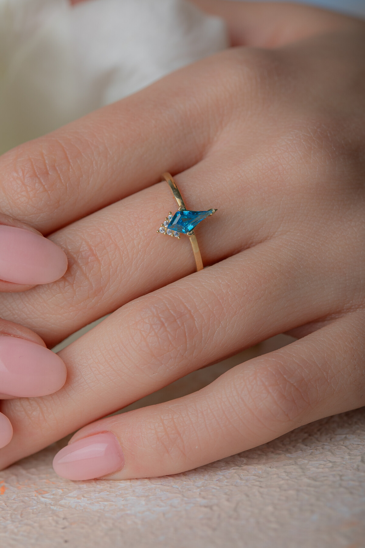 14 Ayar Altın Mavi Taşlı Yüzük