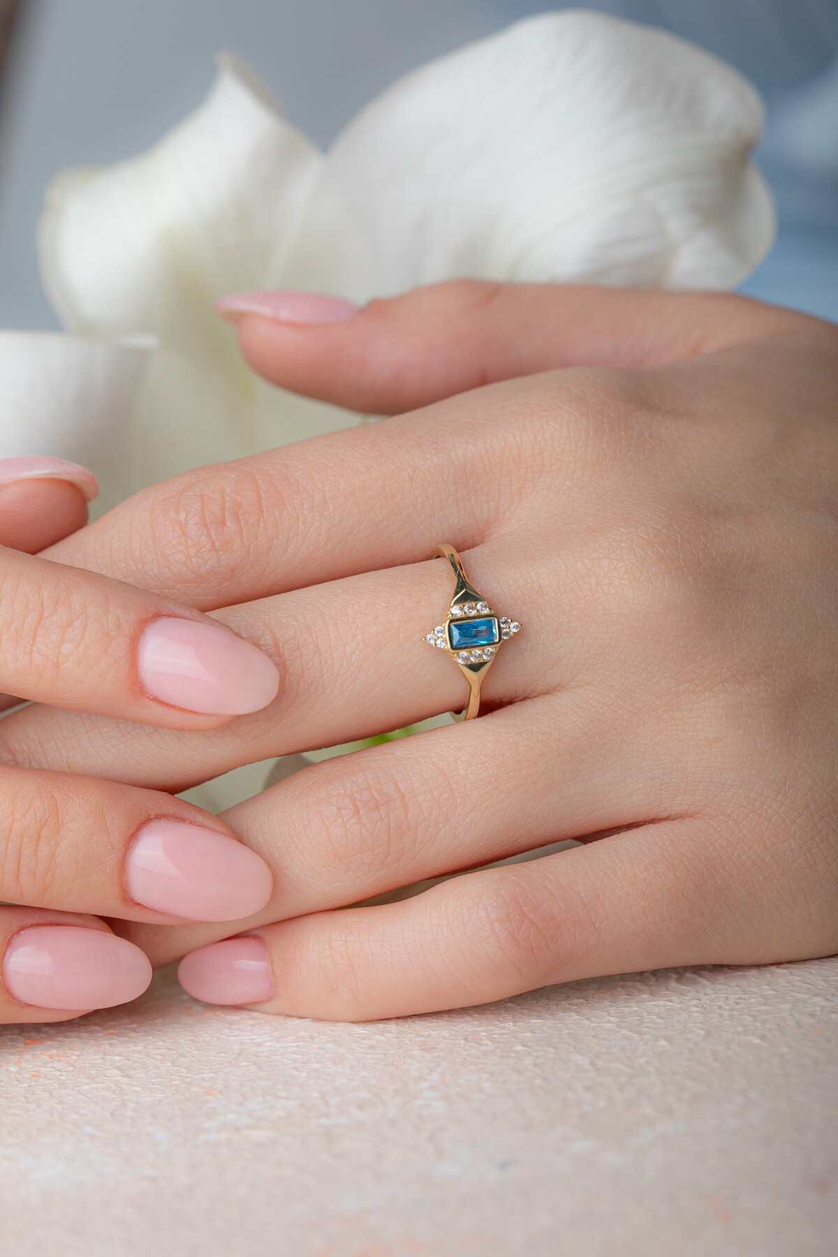 14 Ayar Altın Mavi Taşlı Yüzük