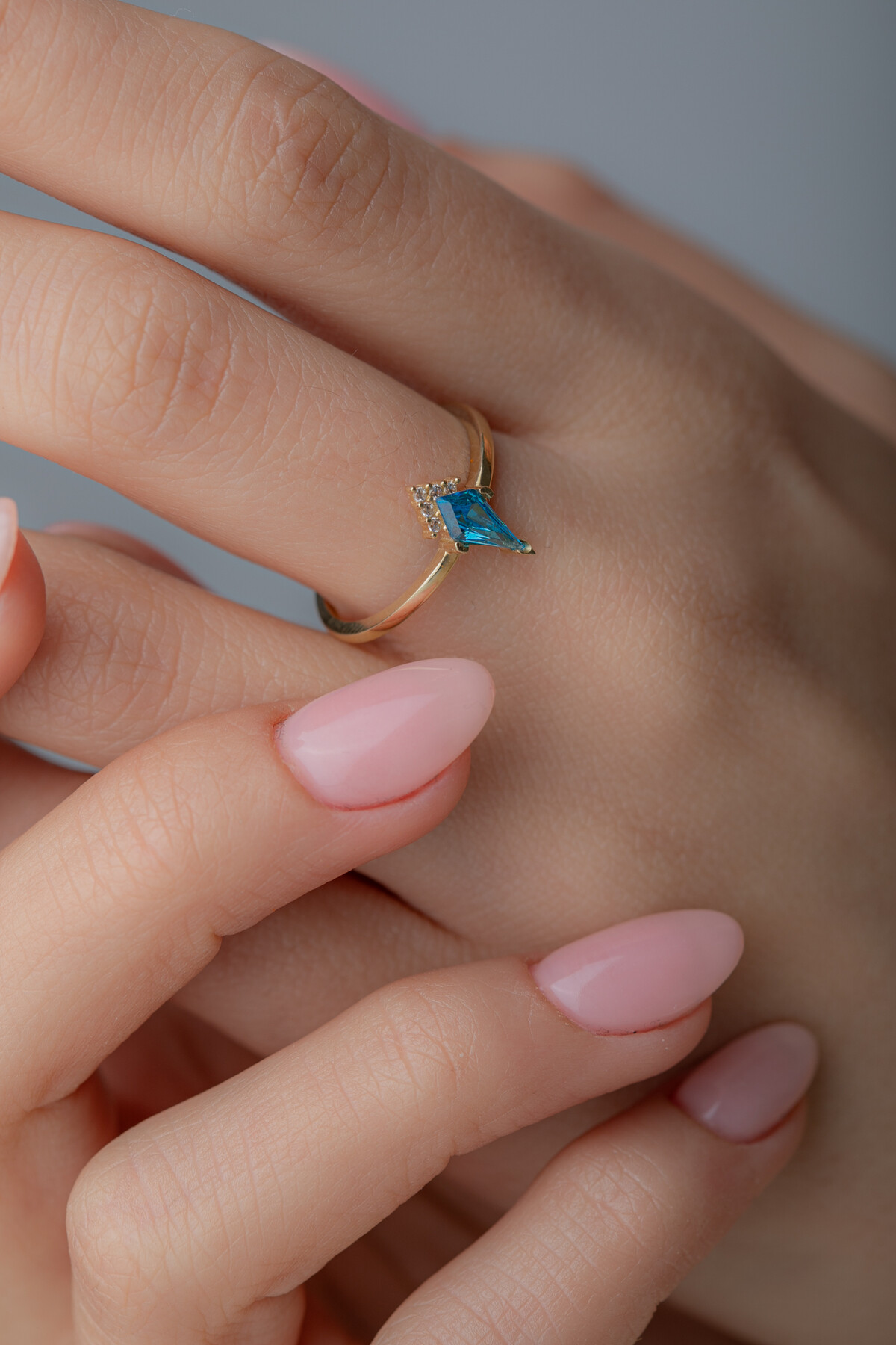 14 Ayar Altın Mavi Taşlı Yüzük