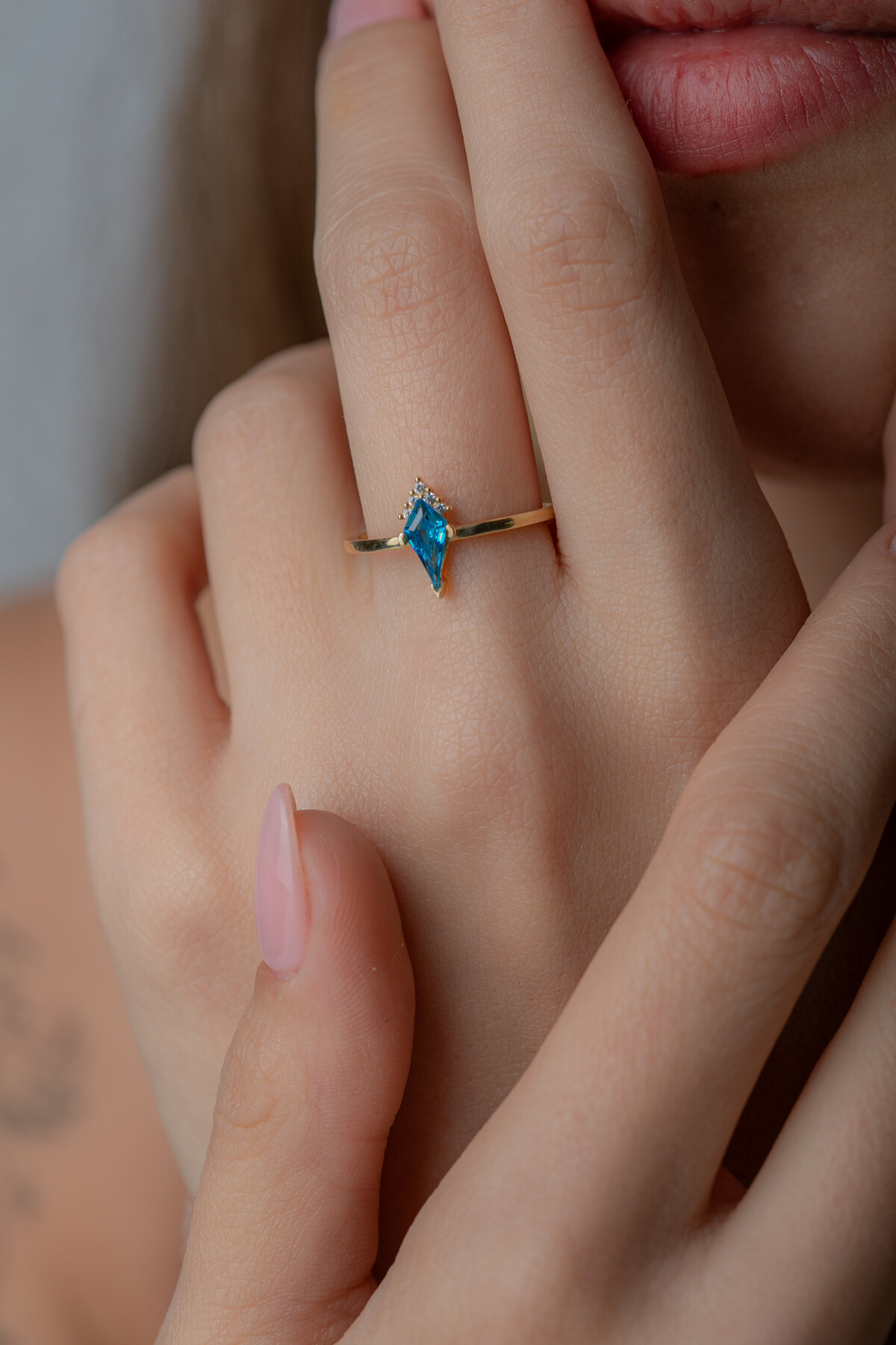 14 Ayar Altın Mavi Taşlı Yüzük