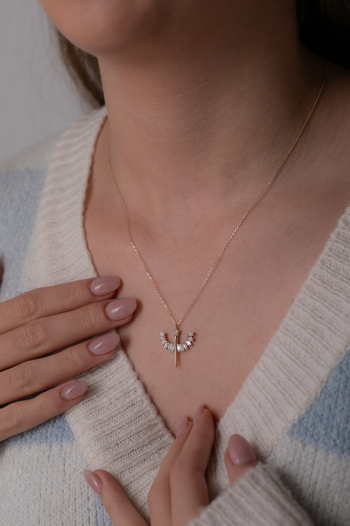 14 Ayar Altın Mikail Kolye