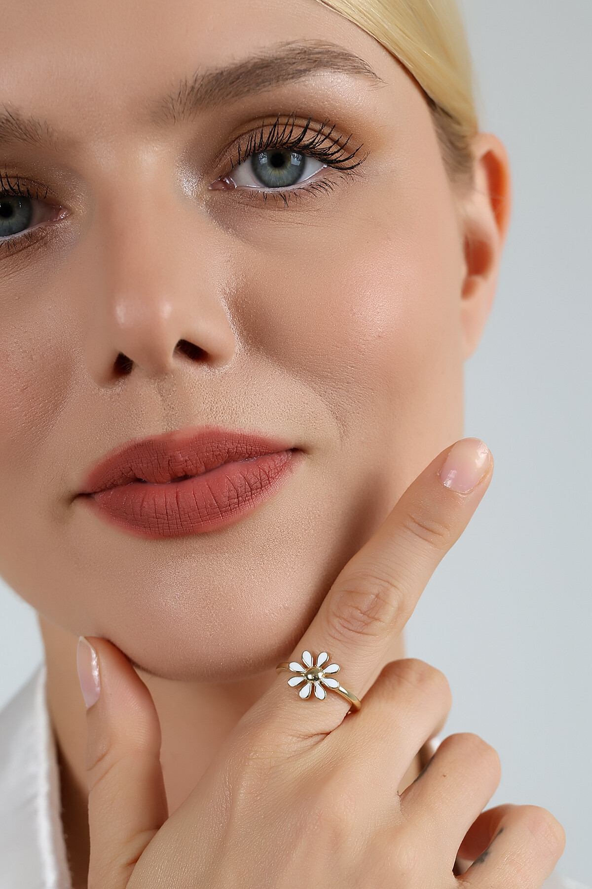 14 Ayar Altın Mineli Papatya Yüzük