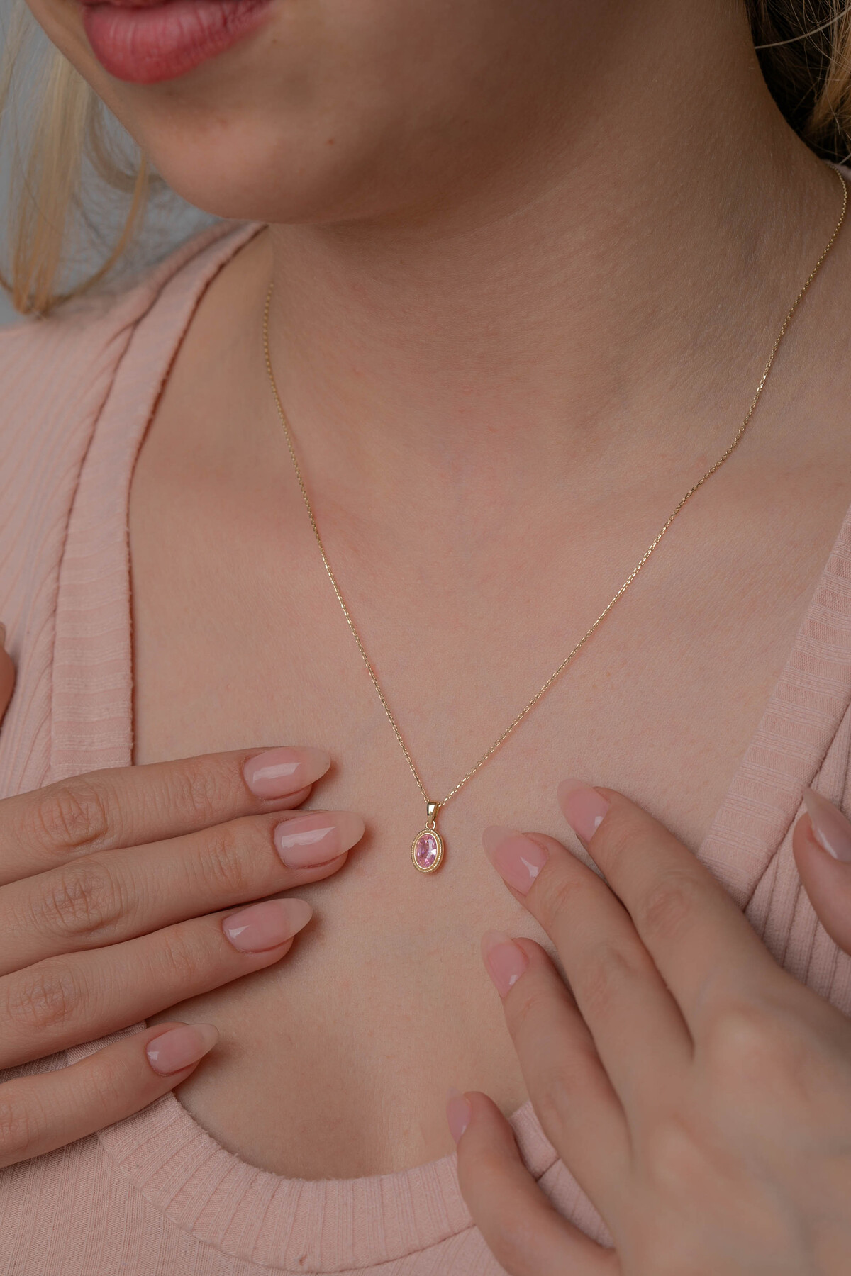 14 Ayar Altın Oval Taşlı Kolye