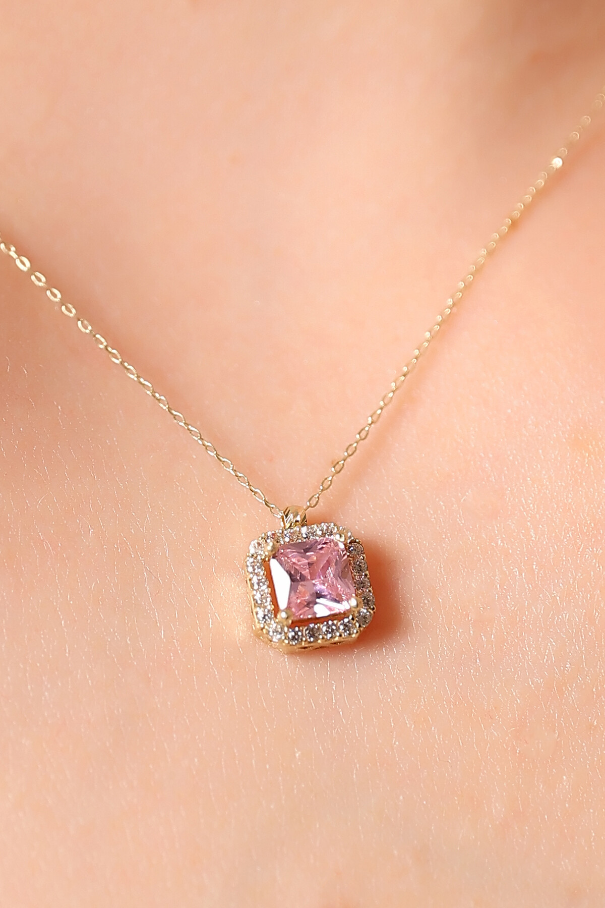 14 Ayar Altın Pembe Baget Kolye