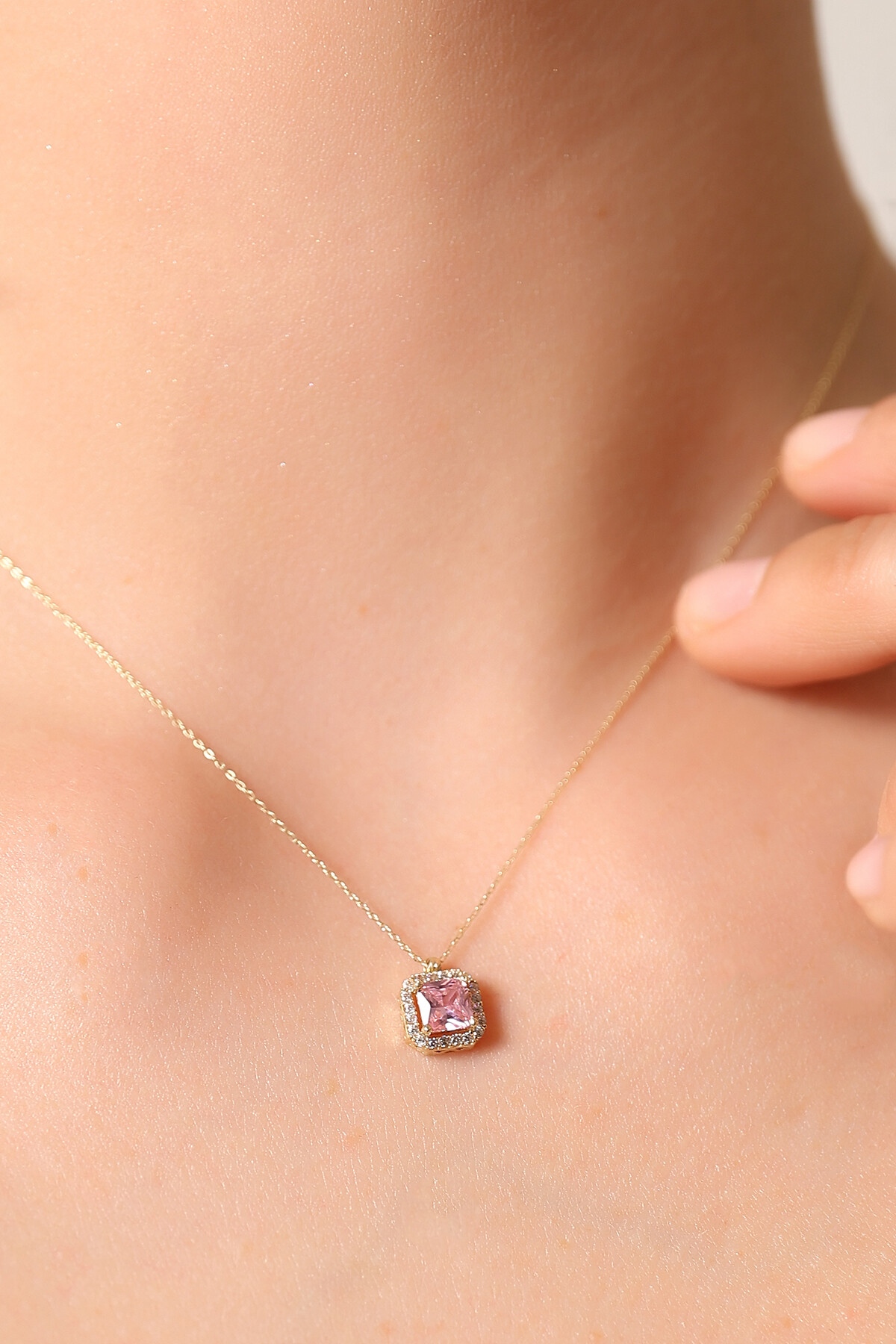 14 Ayar Altın Pembe Baget Kolye