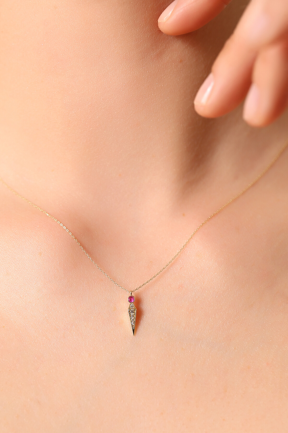 14 Ayar Altın Pembe Taş Sivri Uç Kolye