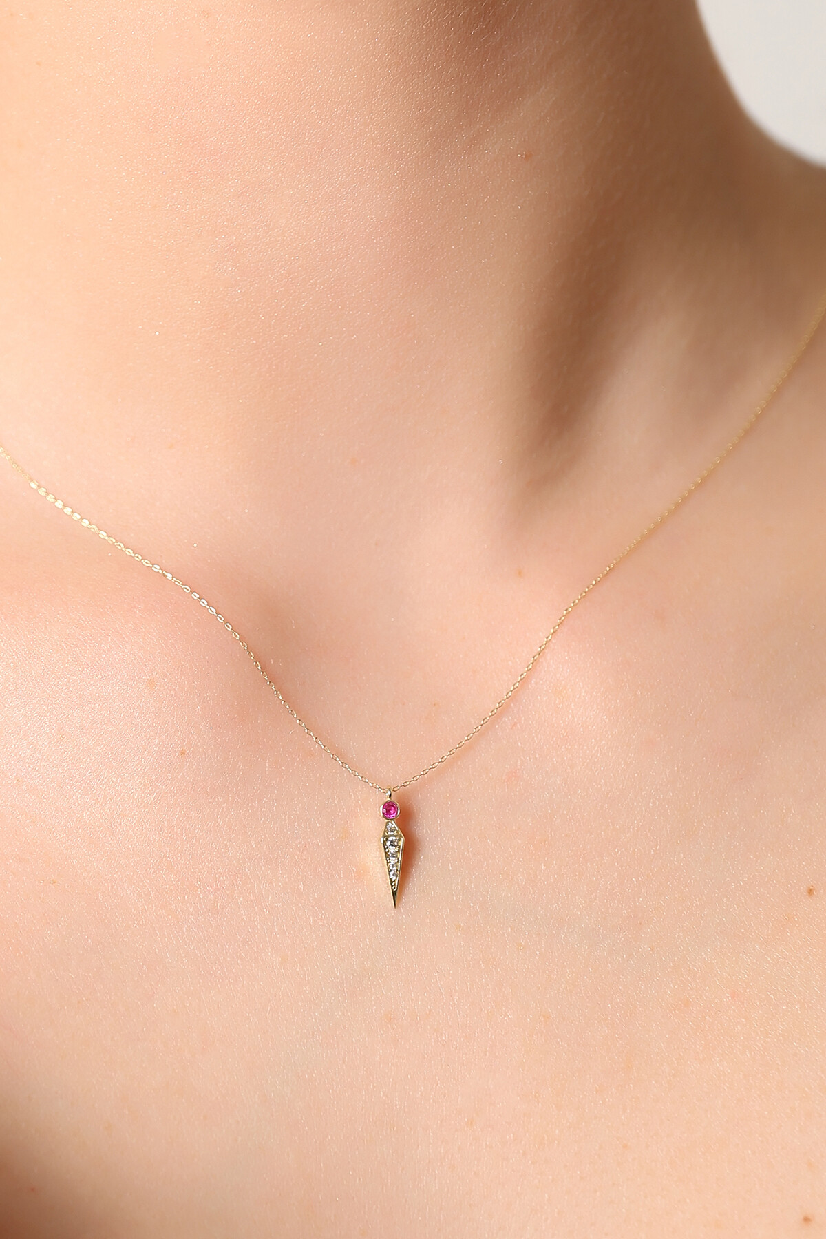 14 Ayar Altın Pembe Taş Sivri Uç Kolye