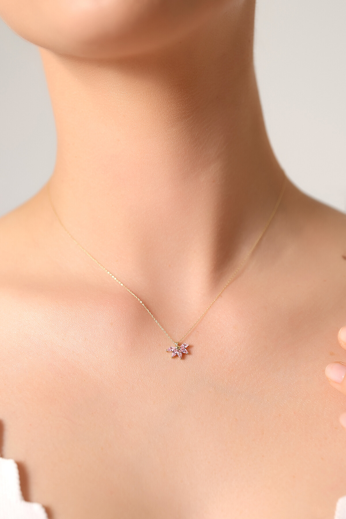 14 Ayar Altın Pembe Taşlı Kolye