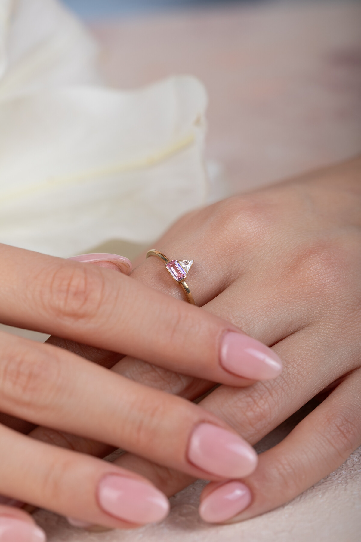 14 Ayar Altın Pembe Taşlı Yüzük 