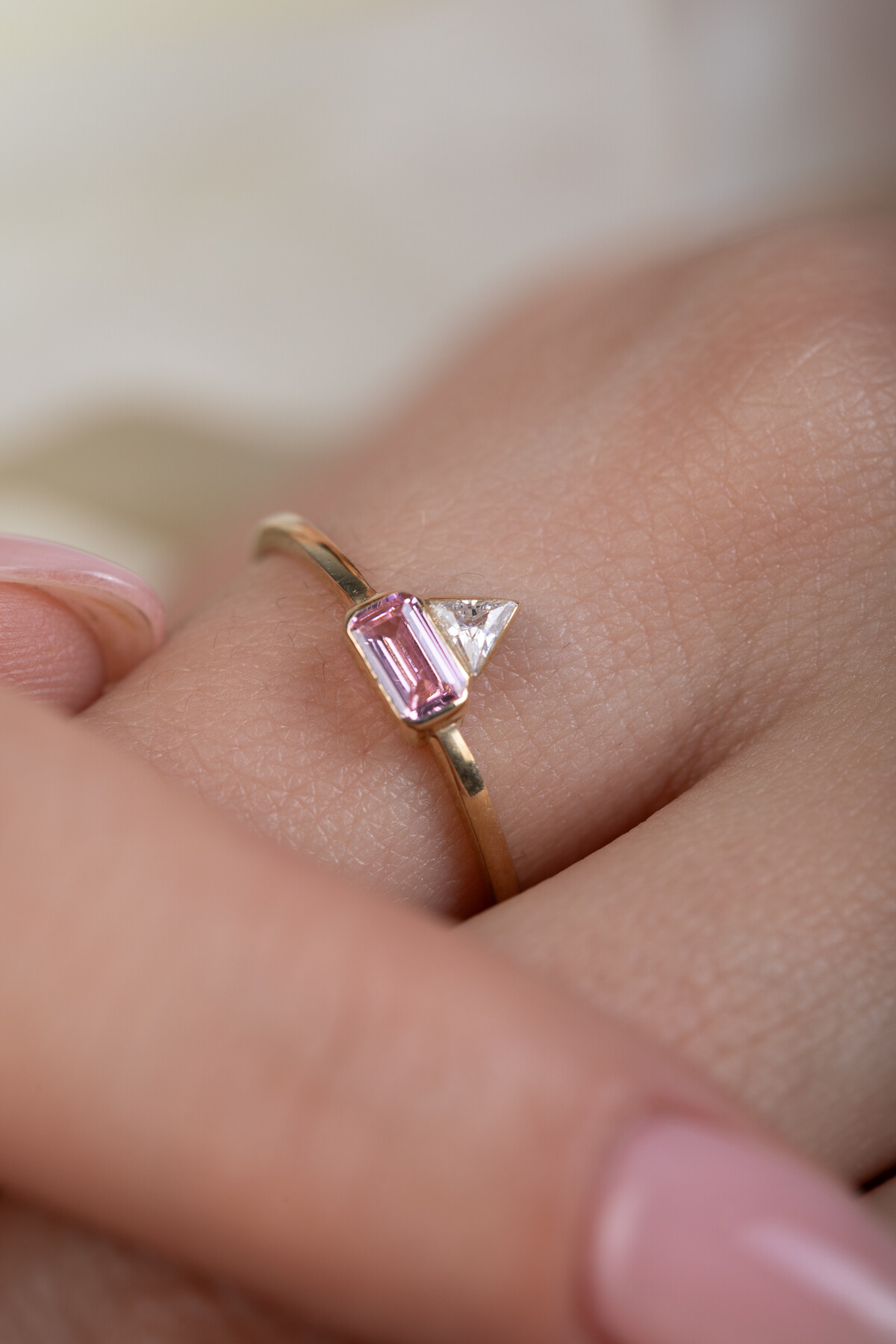14 Ayar Altın Pembe Taşlı Yüzük 
