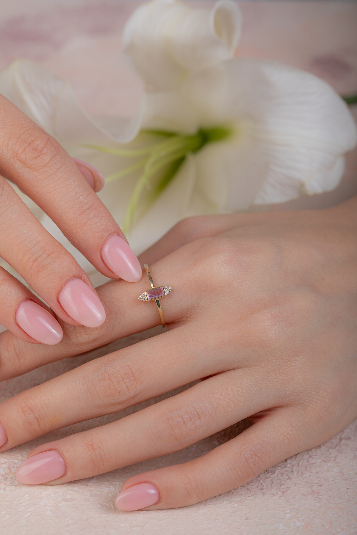 14 Ayar Altın Pembe Taşlı Yüzük